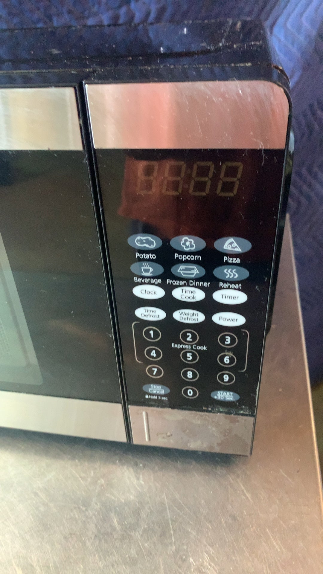 Oster OGCMV207S7-07 Microwave Oven, Countertop 0.7 cu.ft. Capacity Digital Controls Turntable