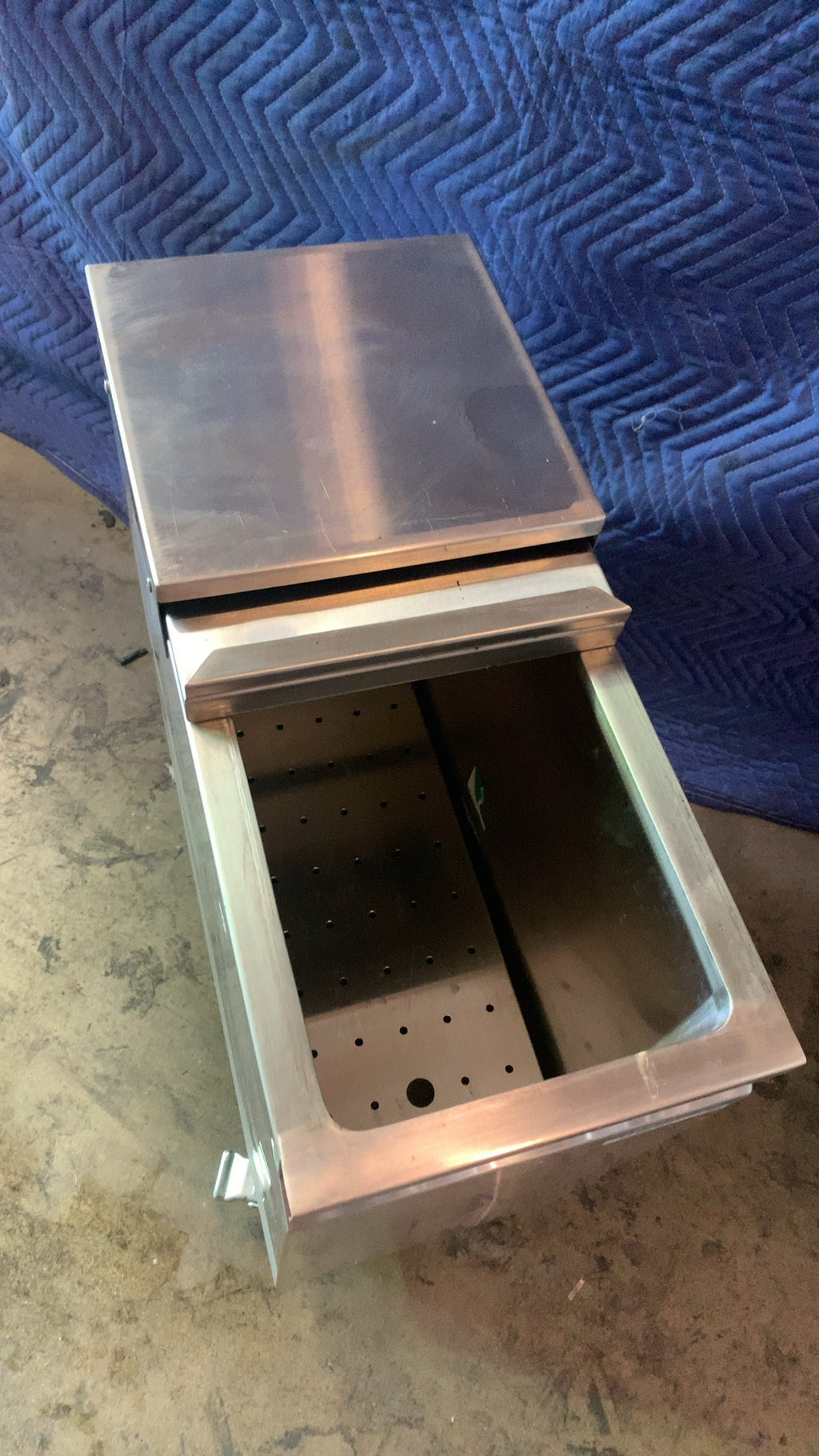 BK RESOURCES BK-MIB-2411 Ice Bin, Mobile Underbar Stainless Steel, With Drain, On Casters, Hinged Lid