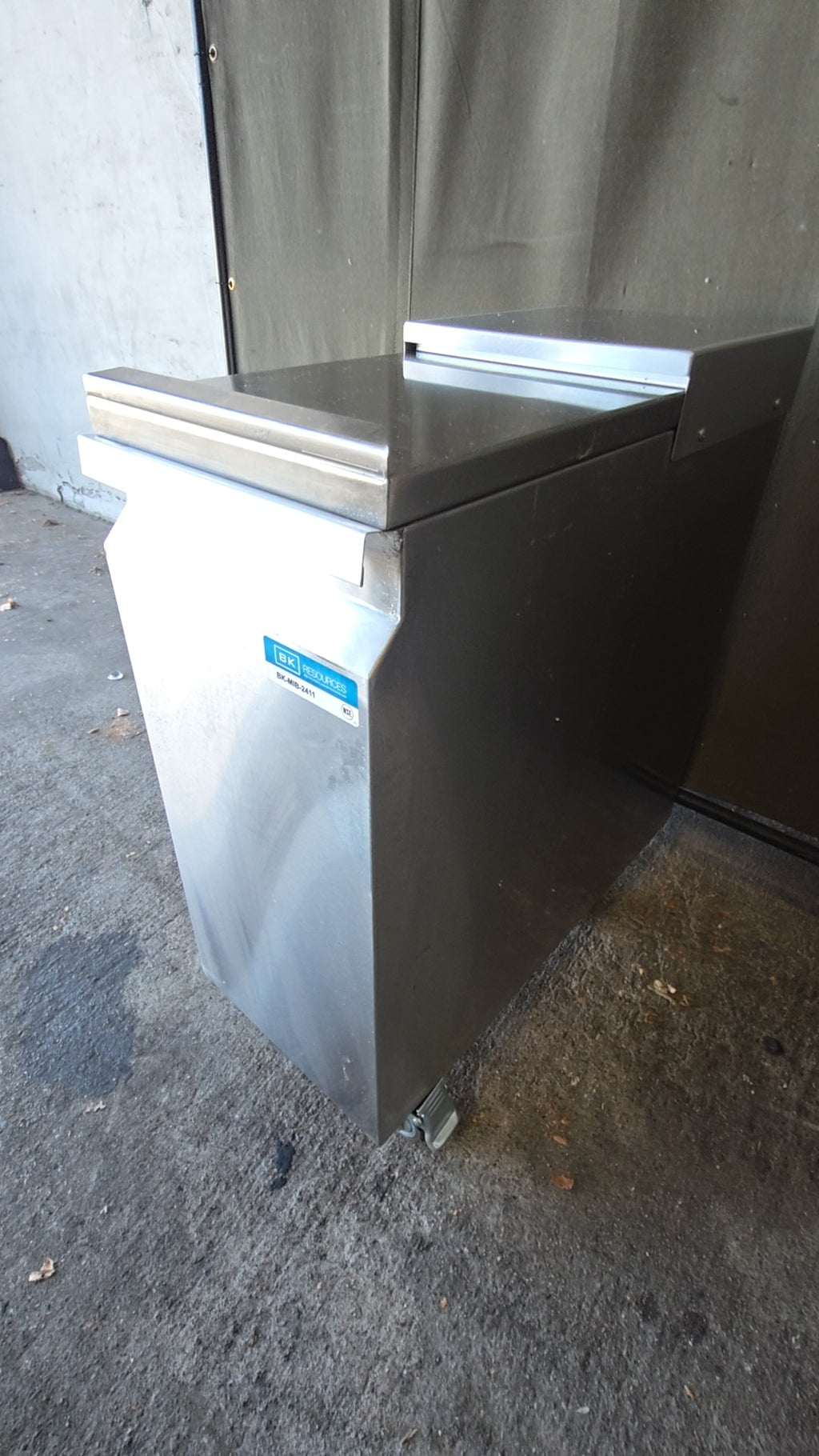 BK Resources BK-MIB-2411 Ice Bin / Ice Caddy ,Mobile Stainless Steel With Drain Valve
