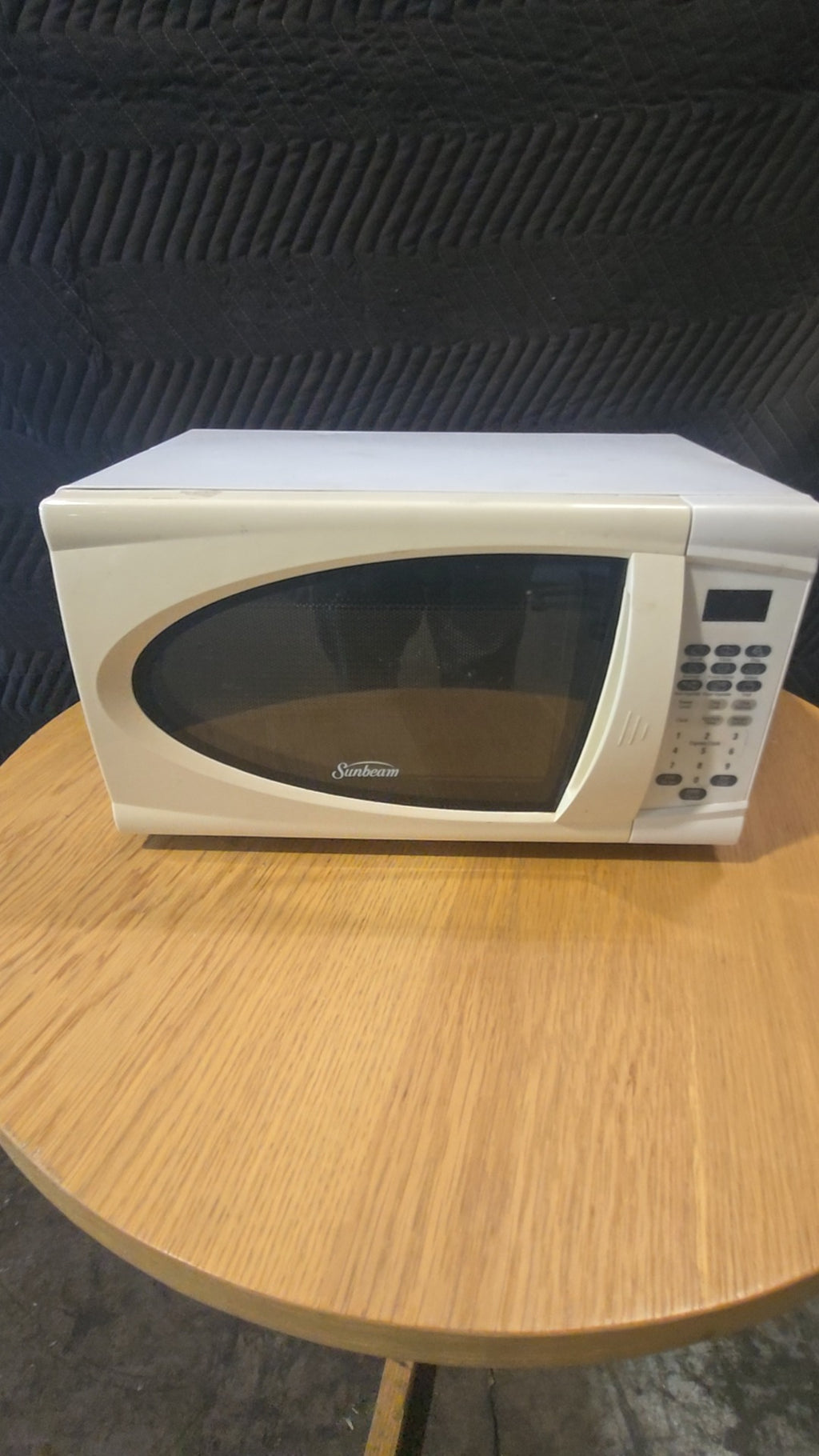 Sunbeam SGDJ701 Microwave Oven, Household Countertop 700W Output 1050W Input Power White