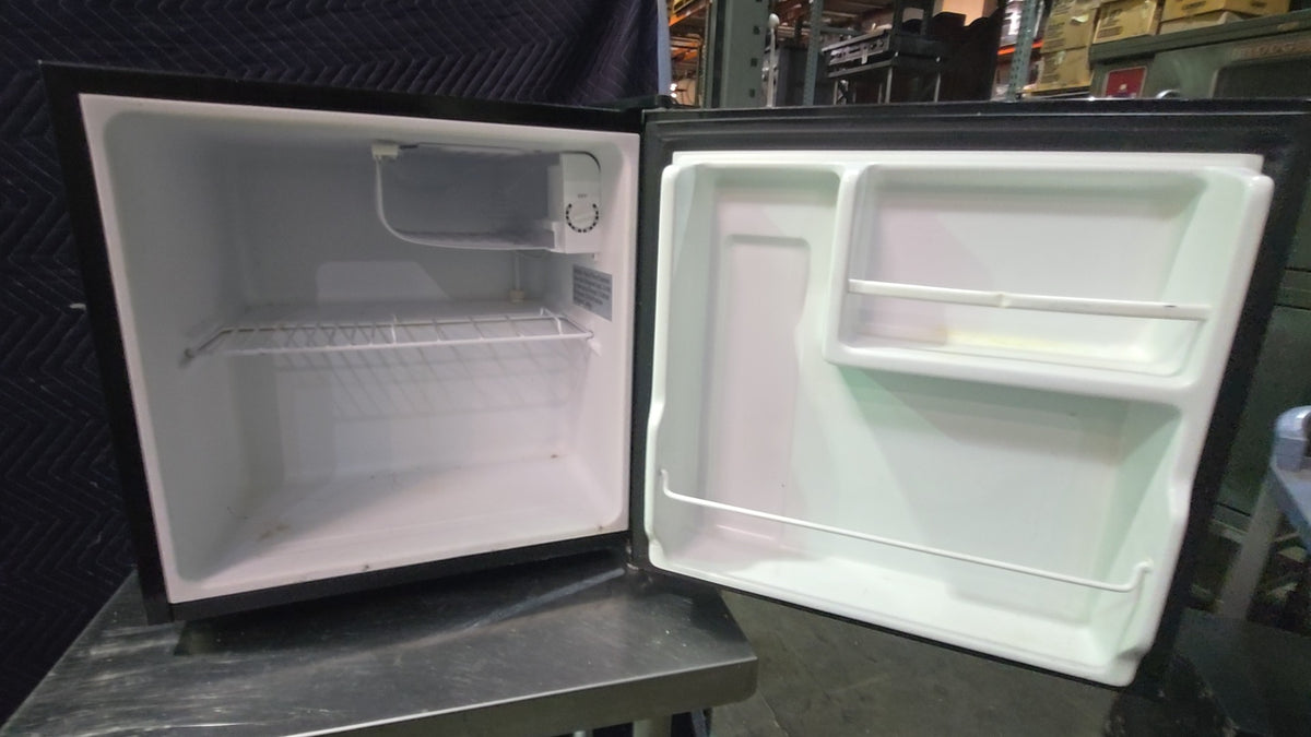 Midea WHS-65LB1 Refrigerator, Compact 1.6 cu.ft 115V Black