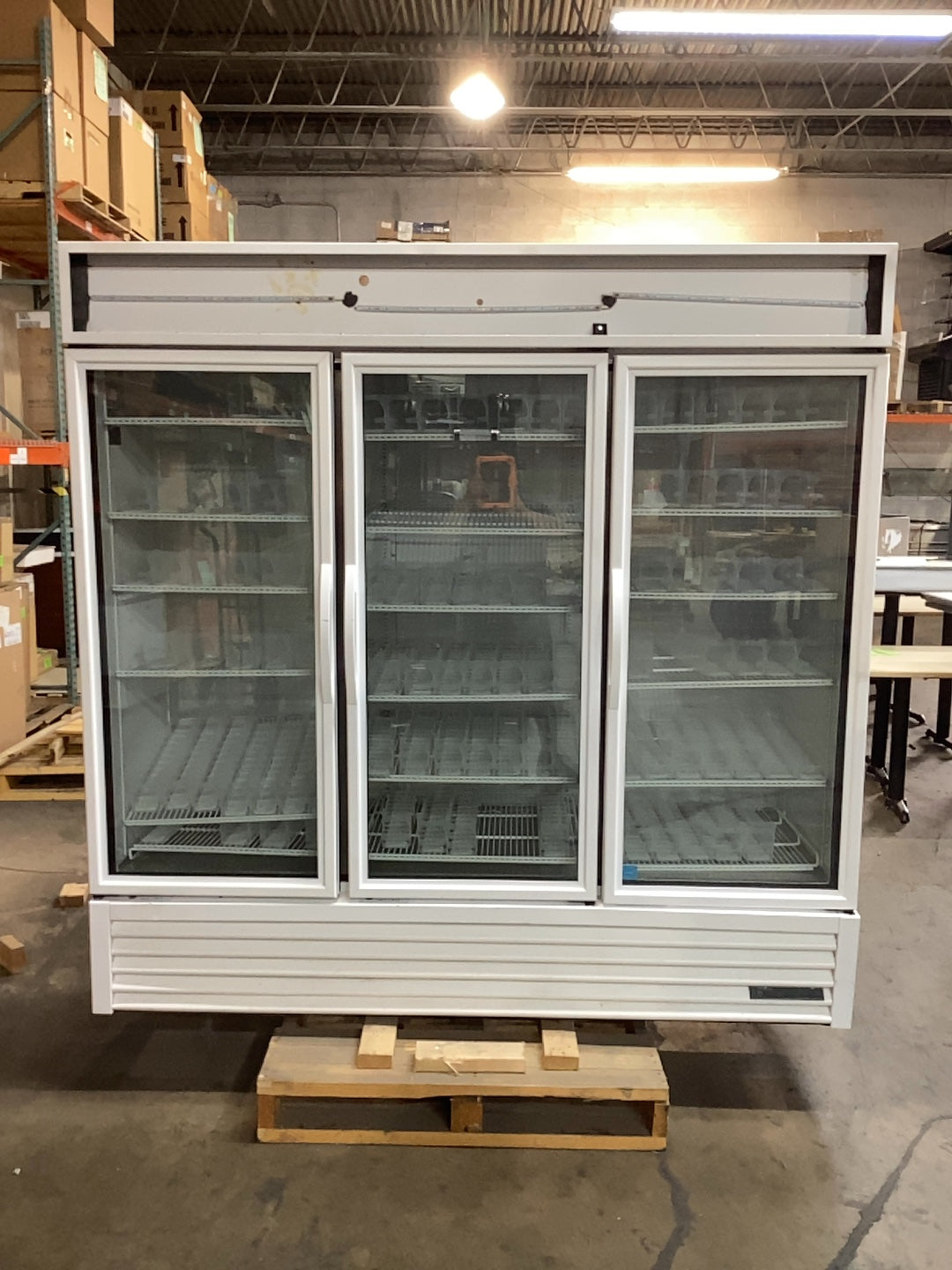 True GDM-72-HC-TSL01 Refrigerated Display, Upright Three Glass Swing Doors