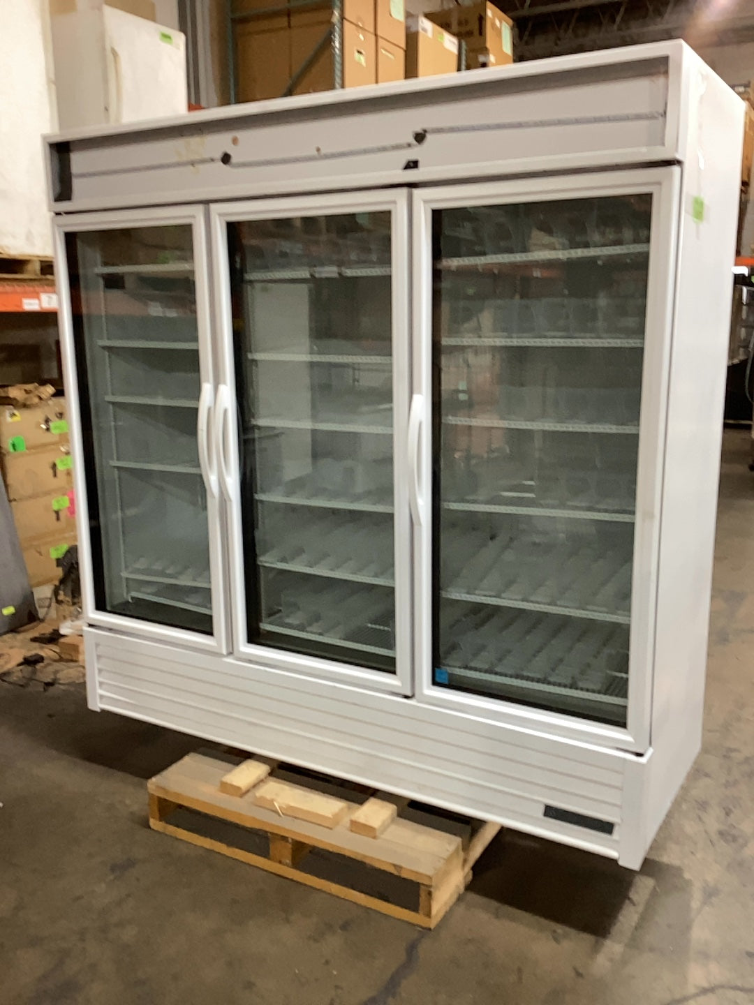 True GDM-72-HC-TSL01 Refrigerated Display, Upright Three Glass Swing Doors