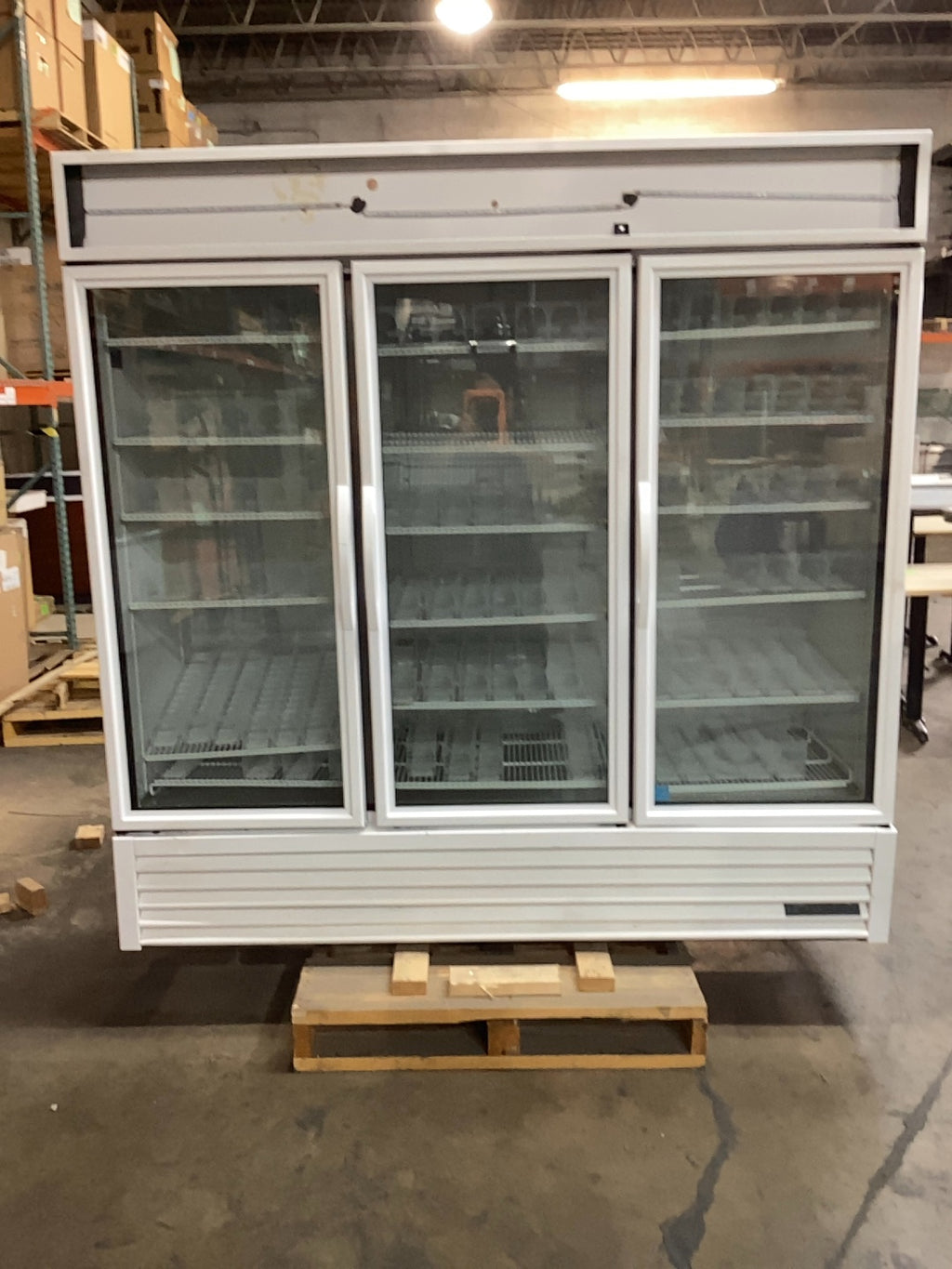 True GDM-72-HC-TSL01 Refrigerated Display, Upright Three Glass Swing Doors