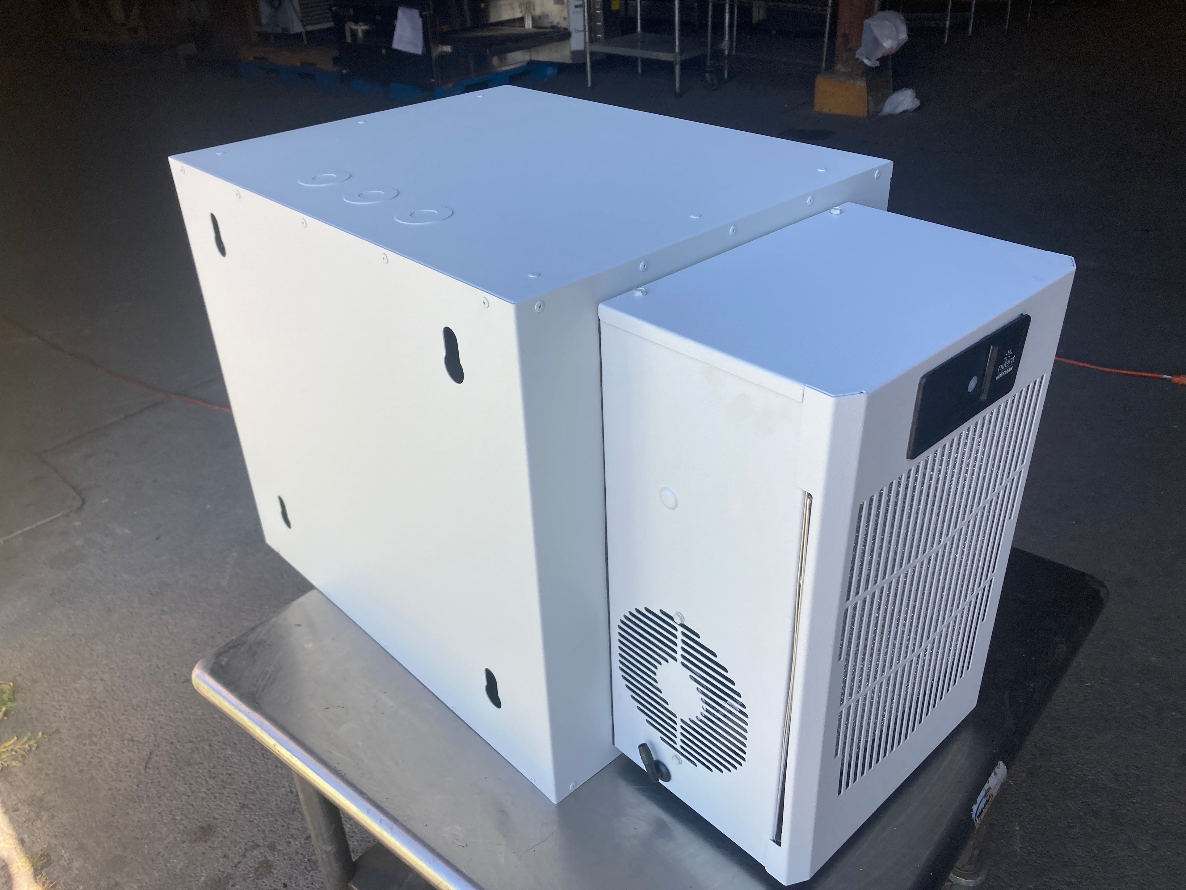 Nvent Hoffman N170116G010 Air Conditioner with Network Communication Equipment Wall Cabinet