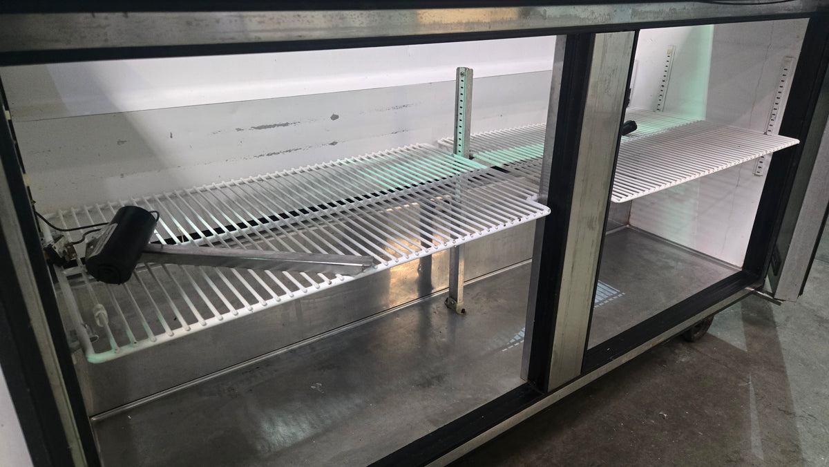True TSSU-60-16-HC Refrigerated Prep Table, Sandwich/Salad 2-Door Stainless Steel R290 Refrigerant