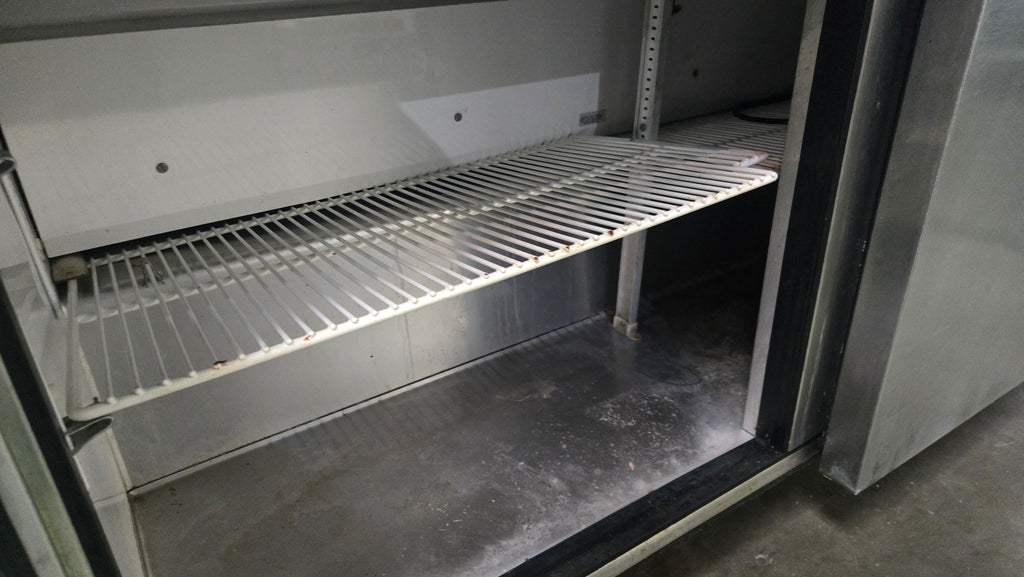True TSSU-60-16-HC Refrigerated Prep Table, Sandwich/Salad 2-Door Stainless Steel R290 Refrigerant