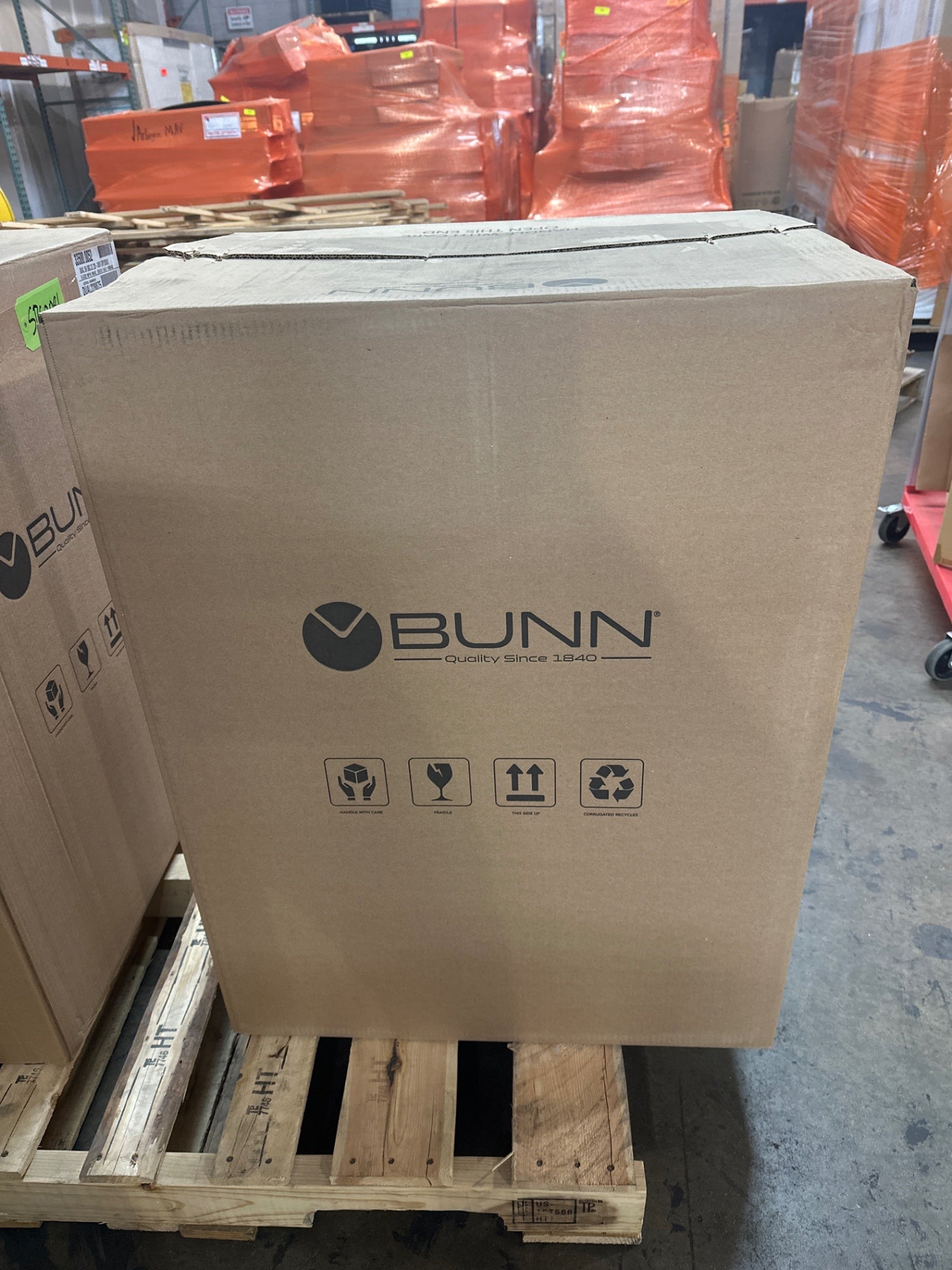 Bunn 33500.0052 Dual Soft Heat DBC Coffee Brewer With Lower Faucet - 240v