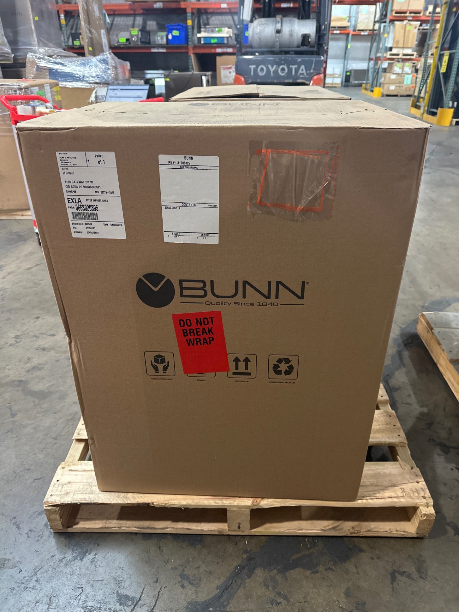 Bunn 33500.0052 Dual Soft Heat DBC Coffee Brewer With Lower Faucet - 240v