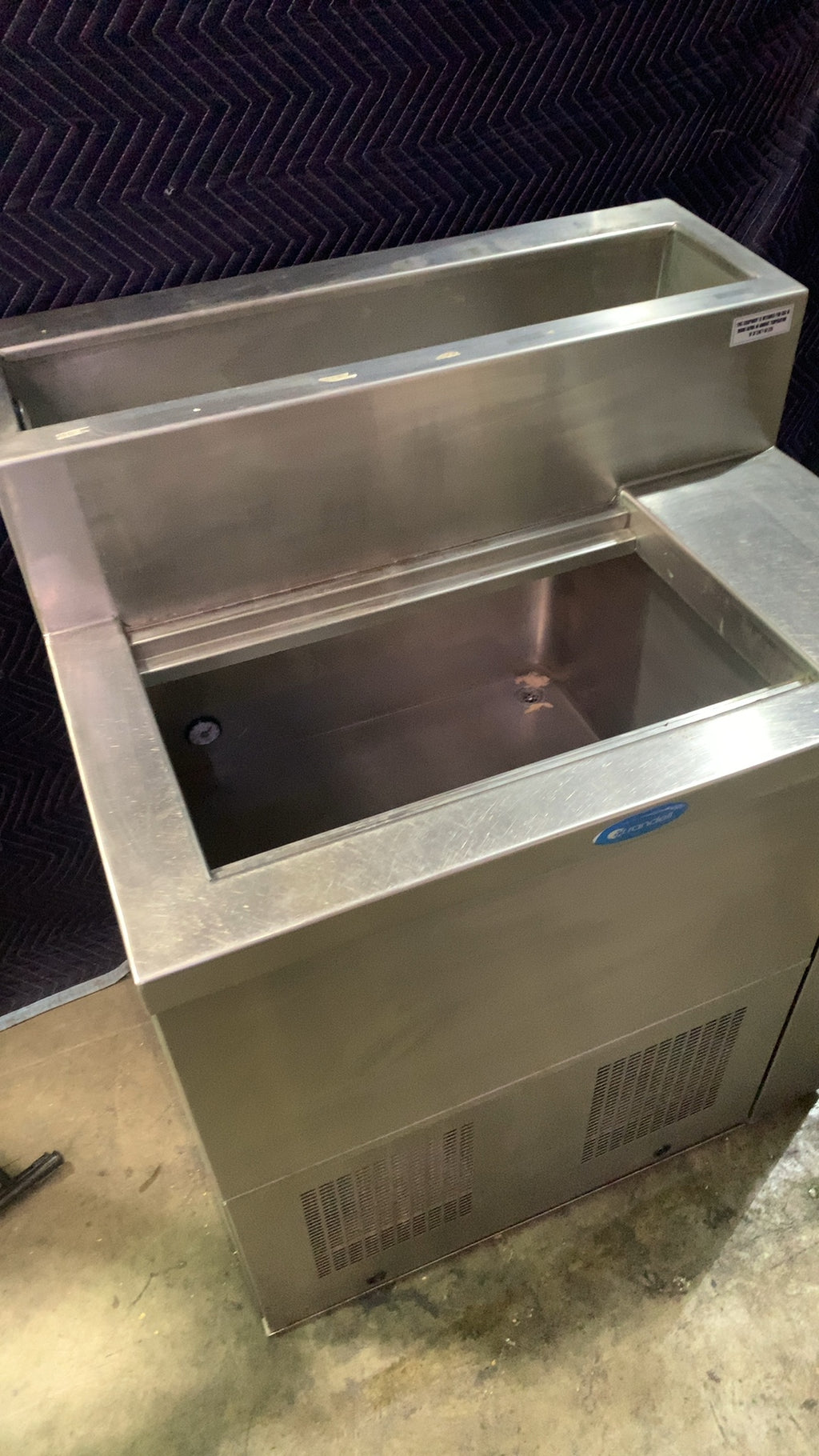 Randell DCST-36-SR7 Ice Cream Cabinet, With Syrup Rail Stainless Steel 115 Volt 3.2 Amps