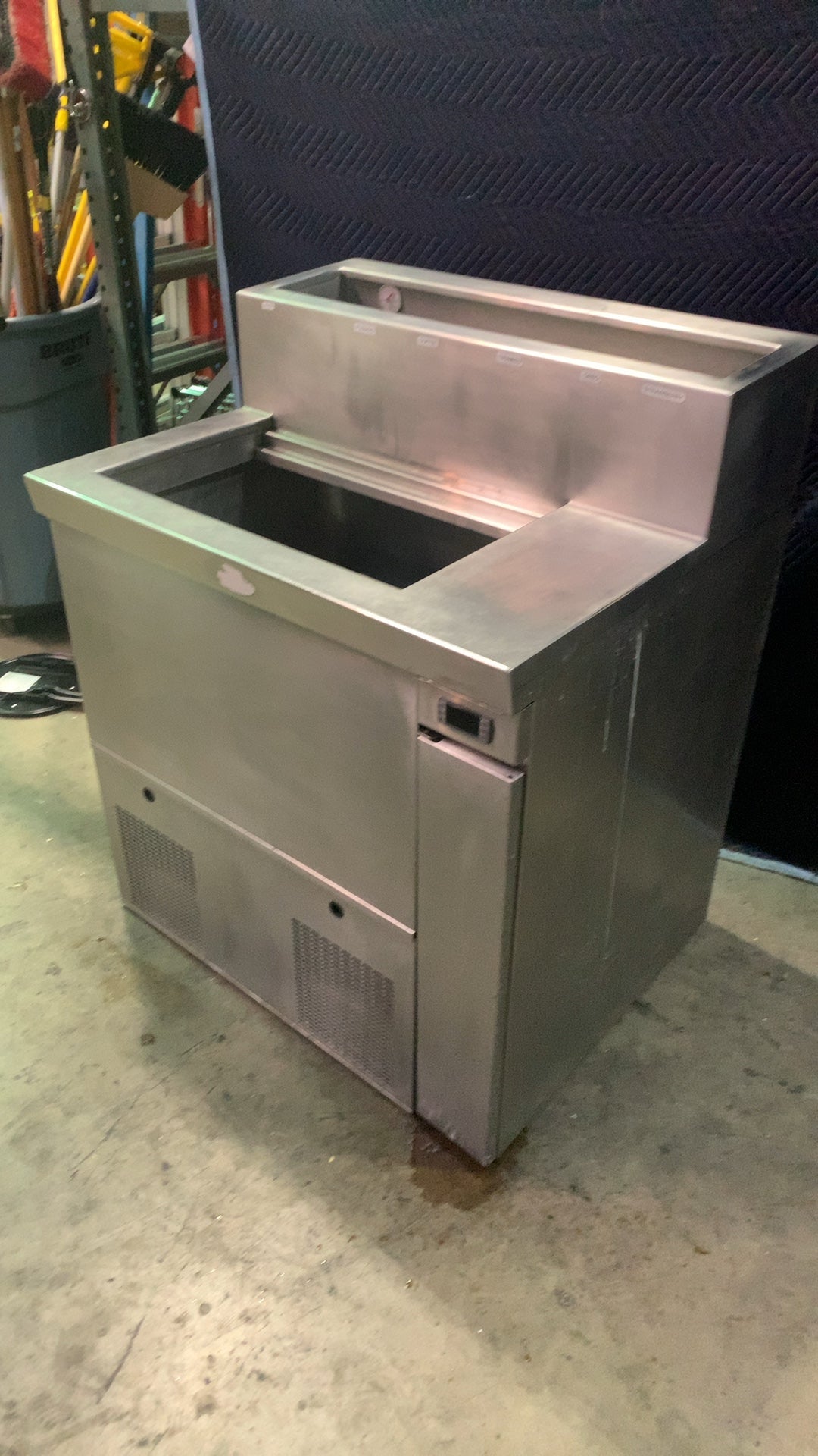 Randell 69345A Ice Cream Cabinet, Self-Contained with Syrup Rail 115 Volts 6.5 Amps