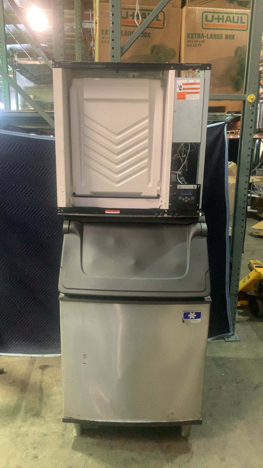 Manitowoc IY1106A-261 Ice Maker, Commercial Air Cooled Cube with Storage Bin 208-230V