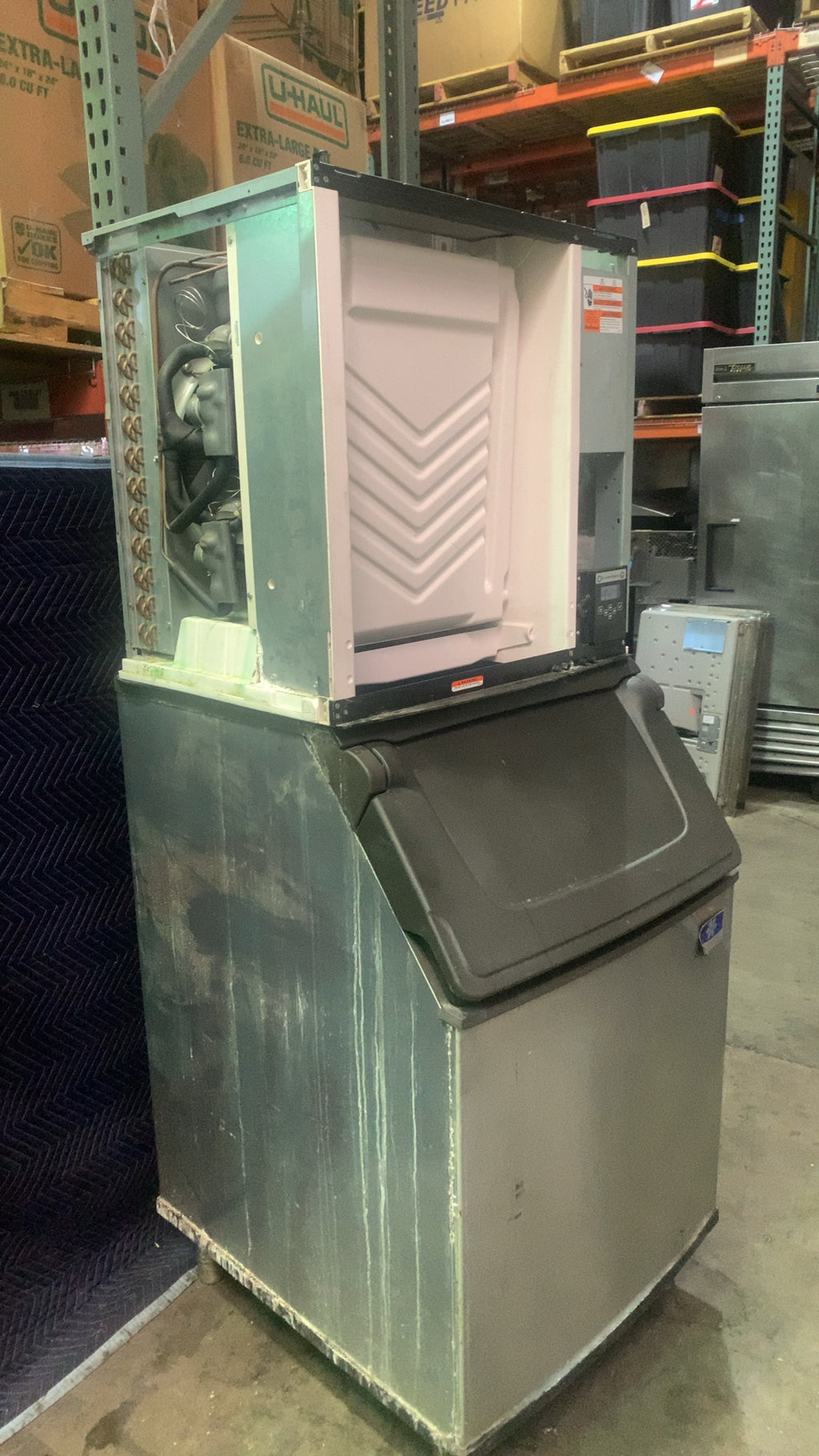 Manitowoc IY1106A-261 Ice Maker, Commercial Air Cooled Cube with Storage Bin 208-230V