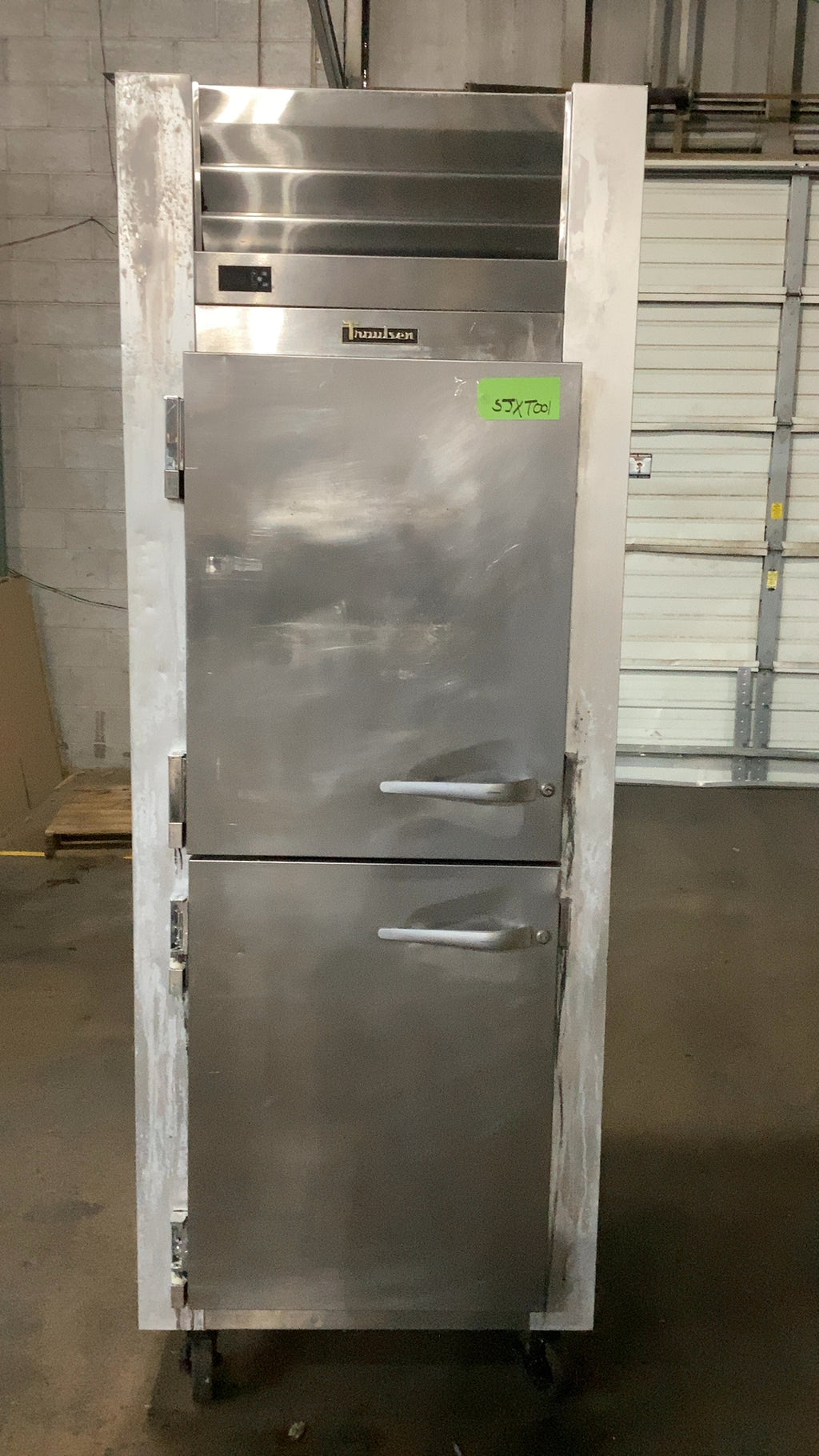 Traulsen G12001 Reach In 2 Door Refrigerator
