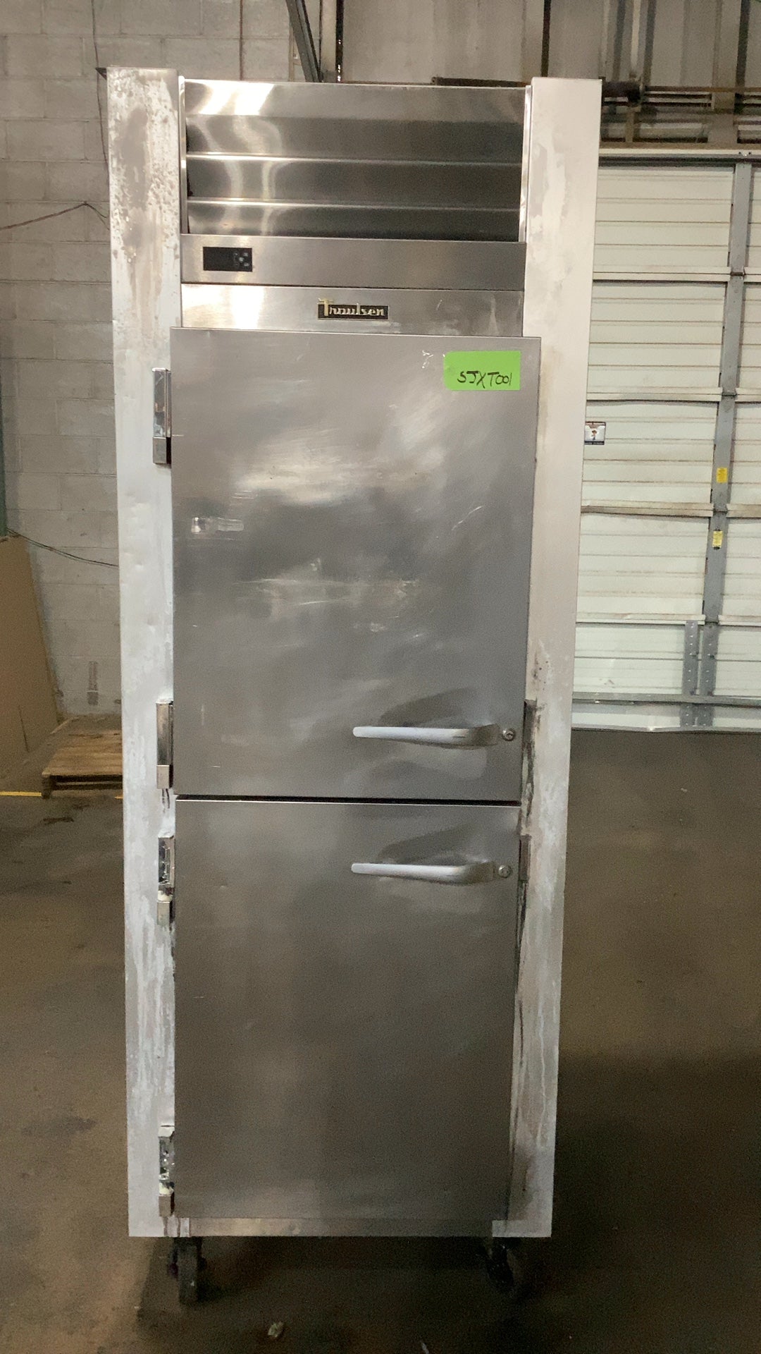 Traulsen G12001 Reach In 2 Door Refrigerator