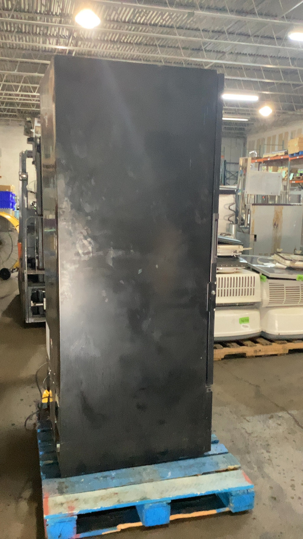 ROYAL VENDORS RVCFH-027-32 Reach In Refrigerator W/ Glass Door