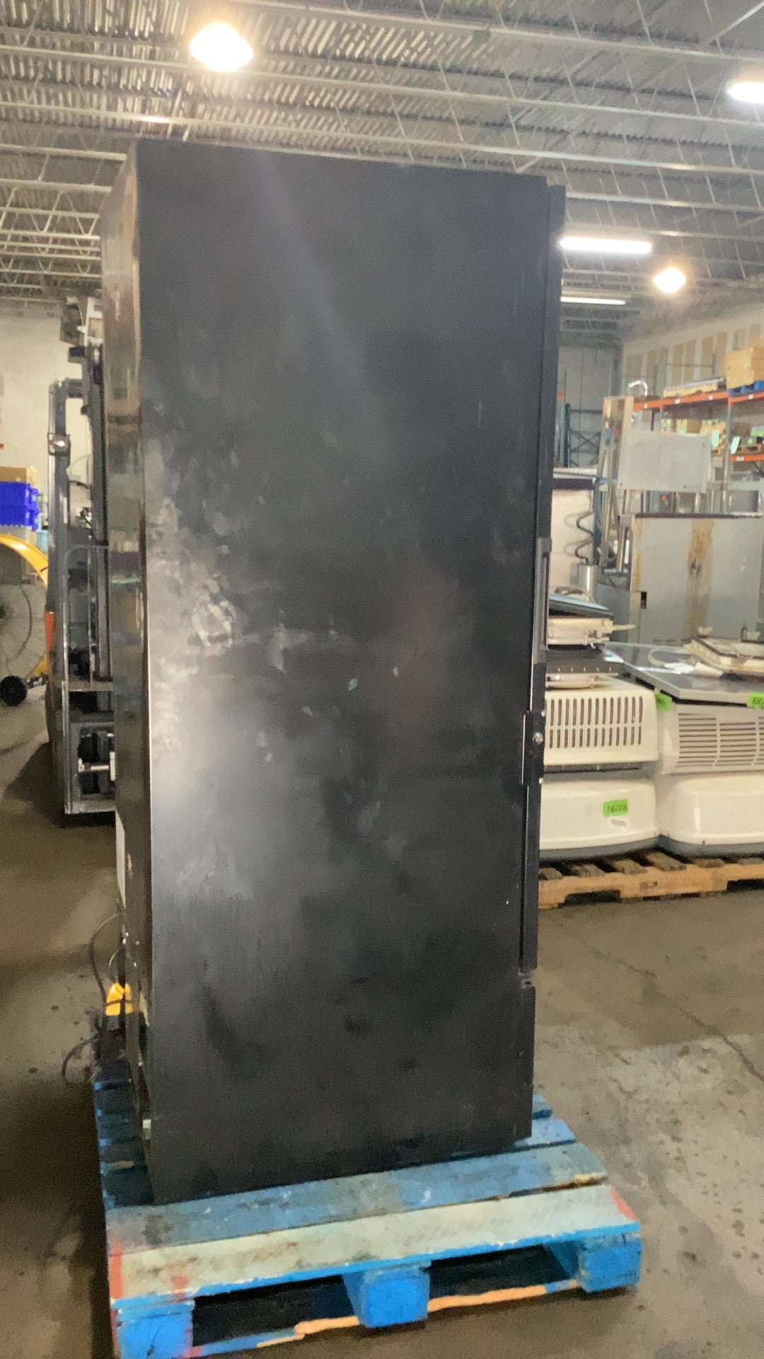 ROYAL VENDORS RVCFH-027-32 Reach In Refrigerator W/ Glass Door