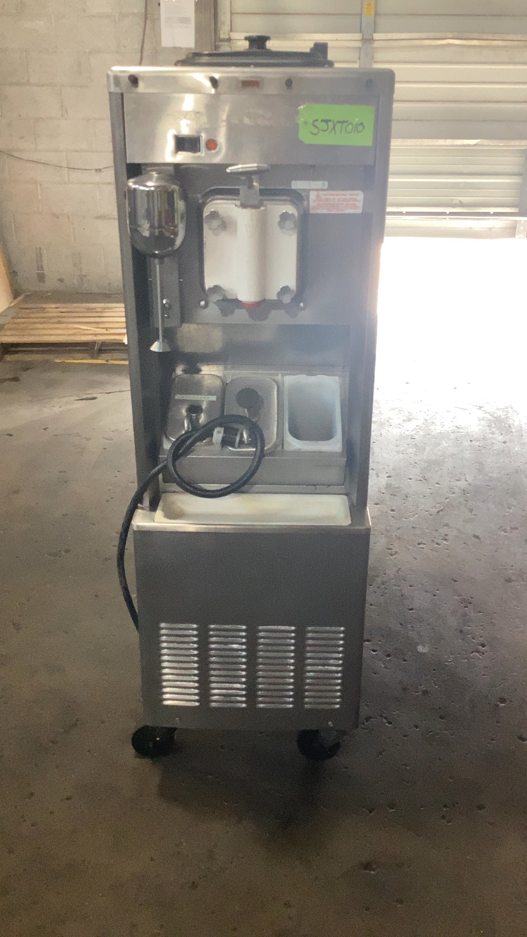 Taylor 441-27 Milkshake, Smoothie, And Frozen Beverage Machine