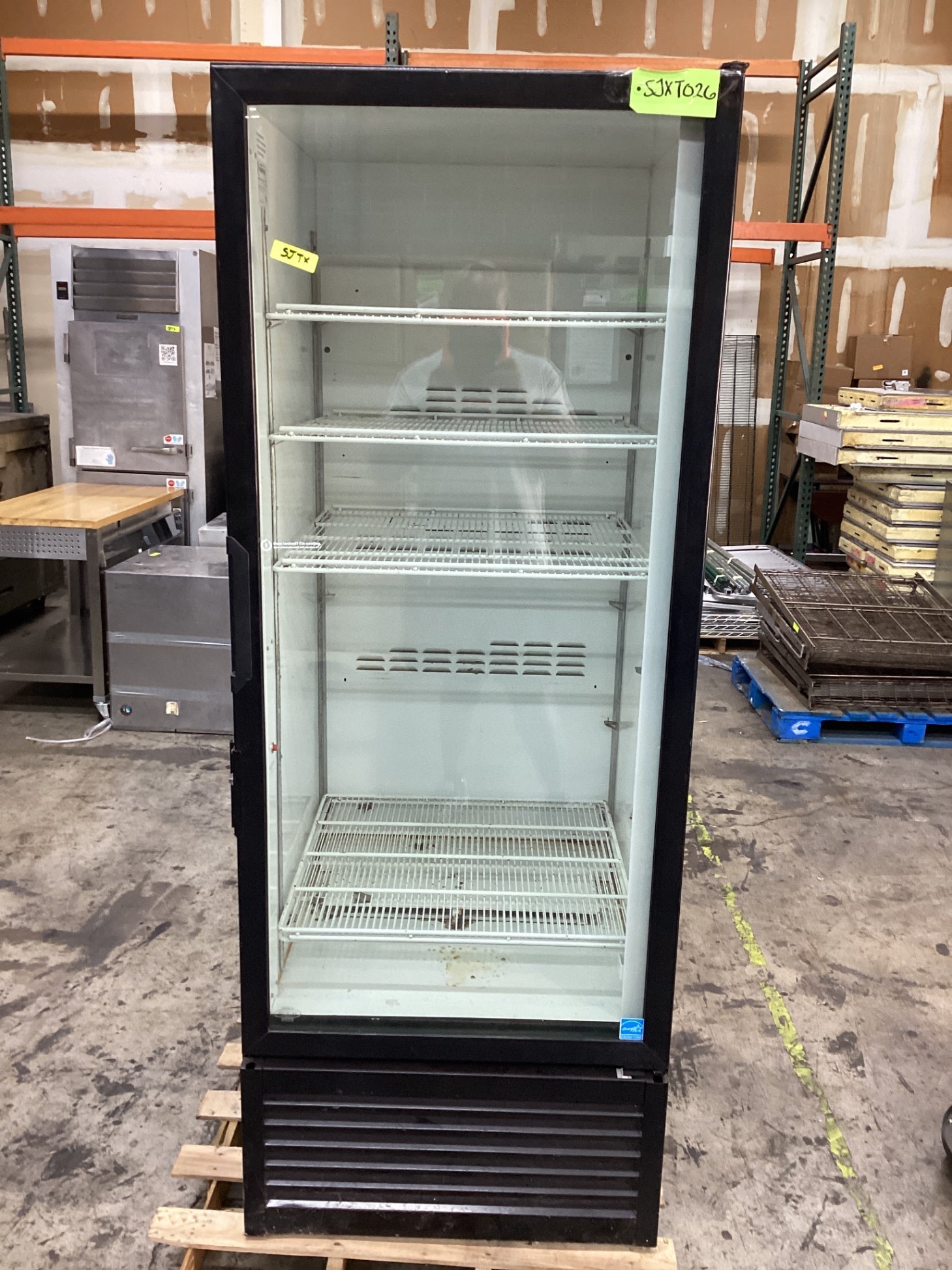 ROYAL VENDORS RVCFH-027-02 Reach In Refrigerator W/ Glass Door