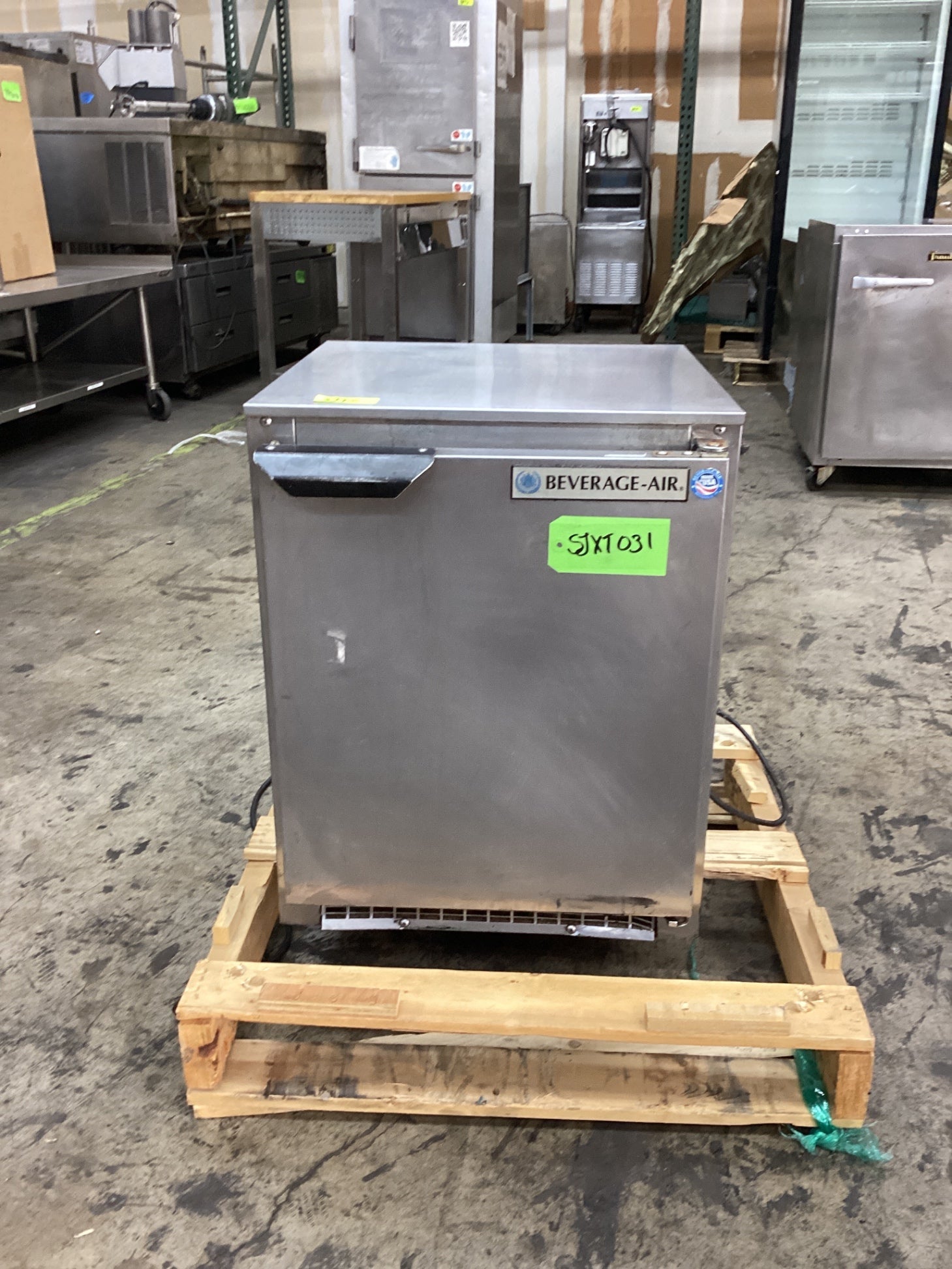 Beverage -air UCR20-23 Undercounter Refrigerator