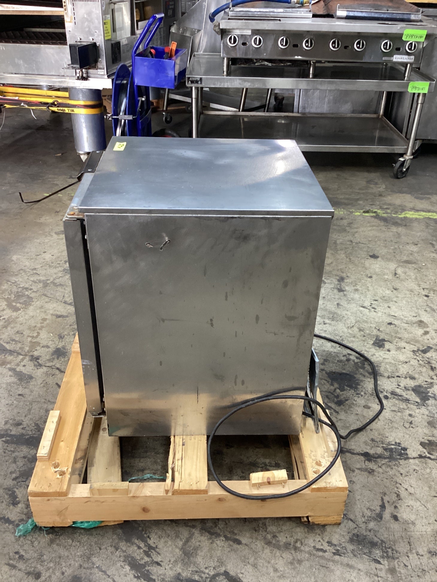 Beverage -air UCR20-23 Undercounter Refrigerator