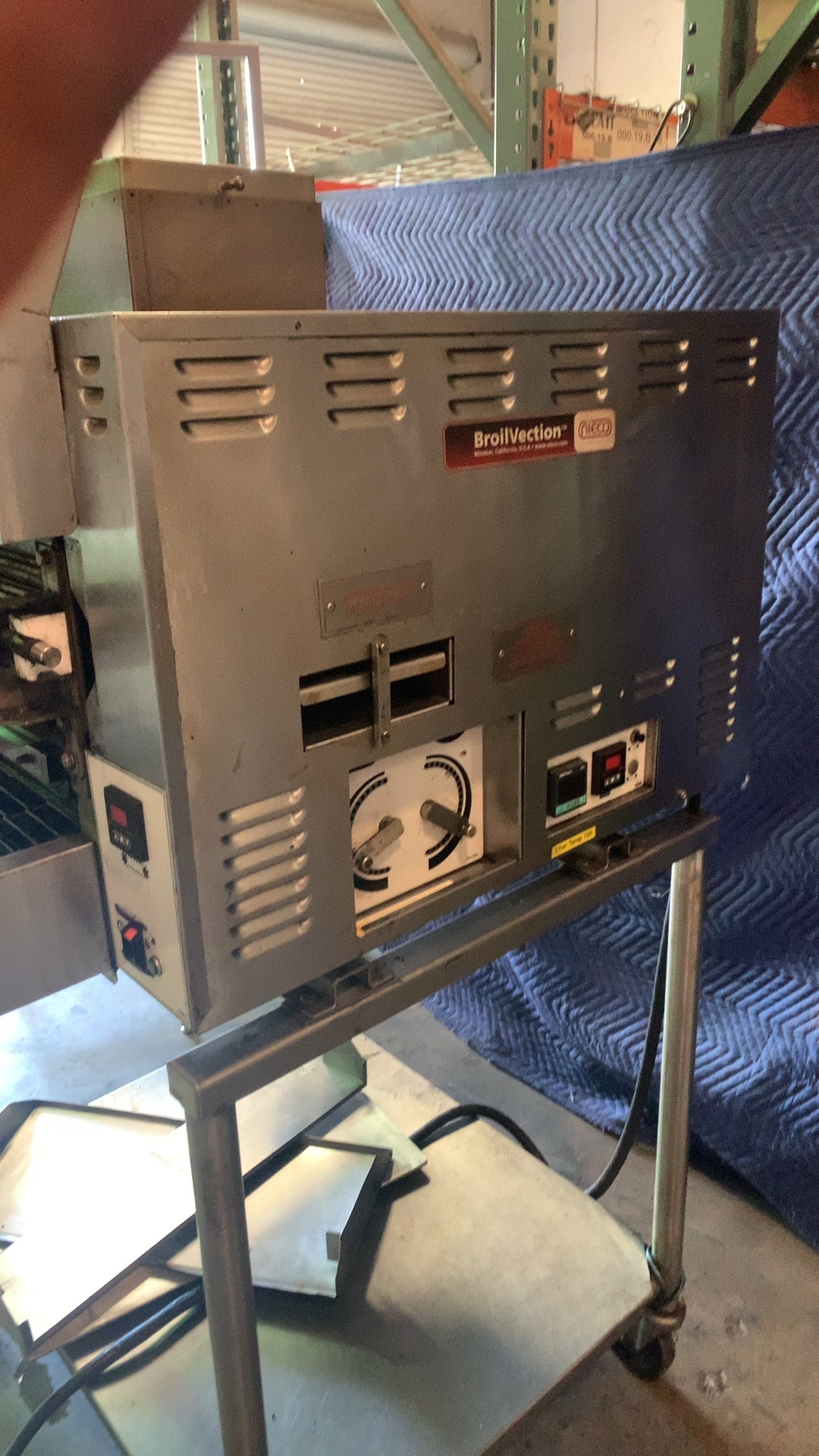 NIECO CORPORATION J87143G Conveyor Oven, BroilVection Natural Gas Powered 220V Electric