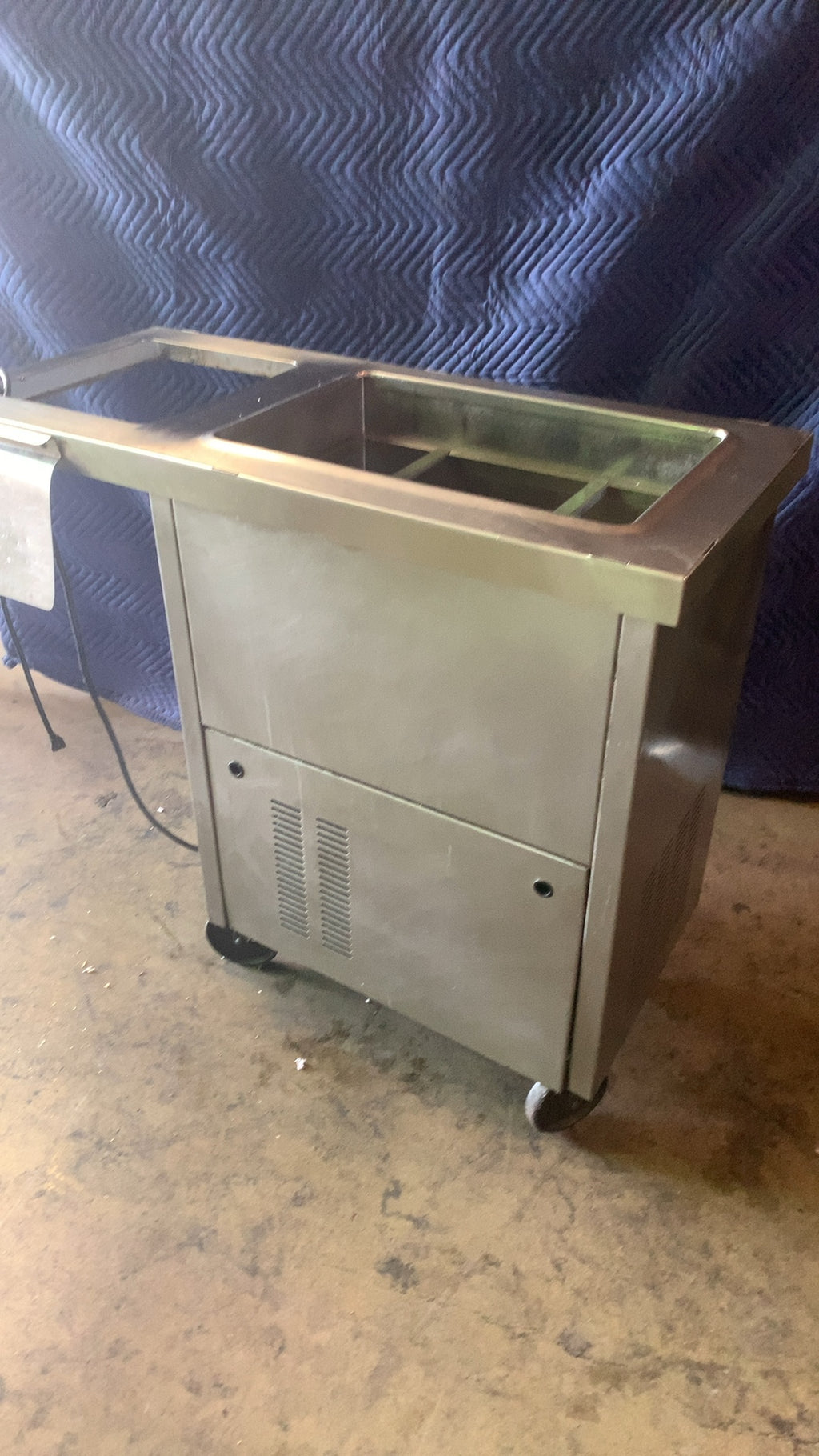 Wasserstrom CBR D452-03-41 Refrigerated Table, Mobile Cold Well, Prep Station 3-Pan Cold Well Stainless Steel On Casters