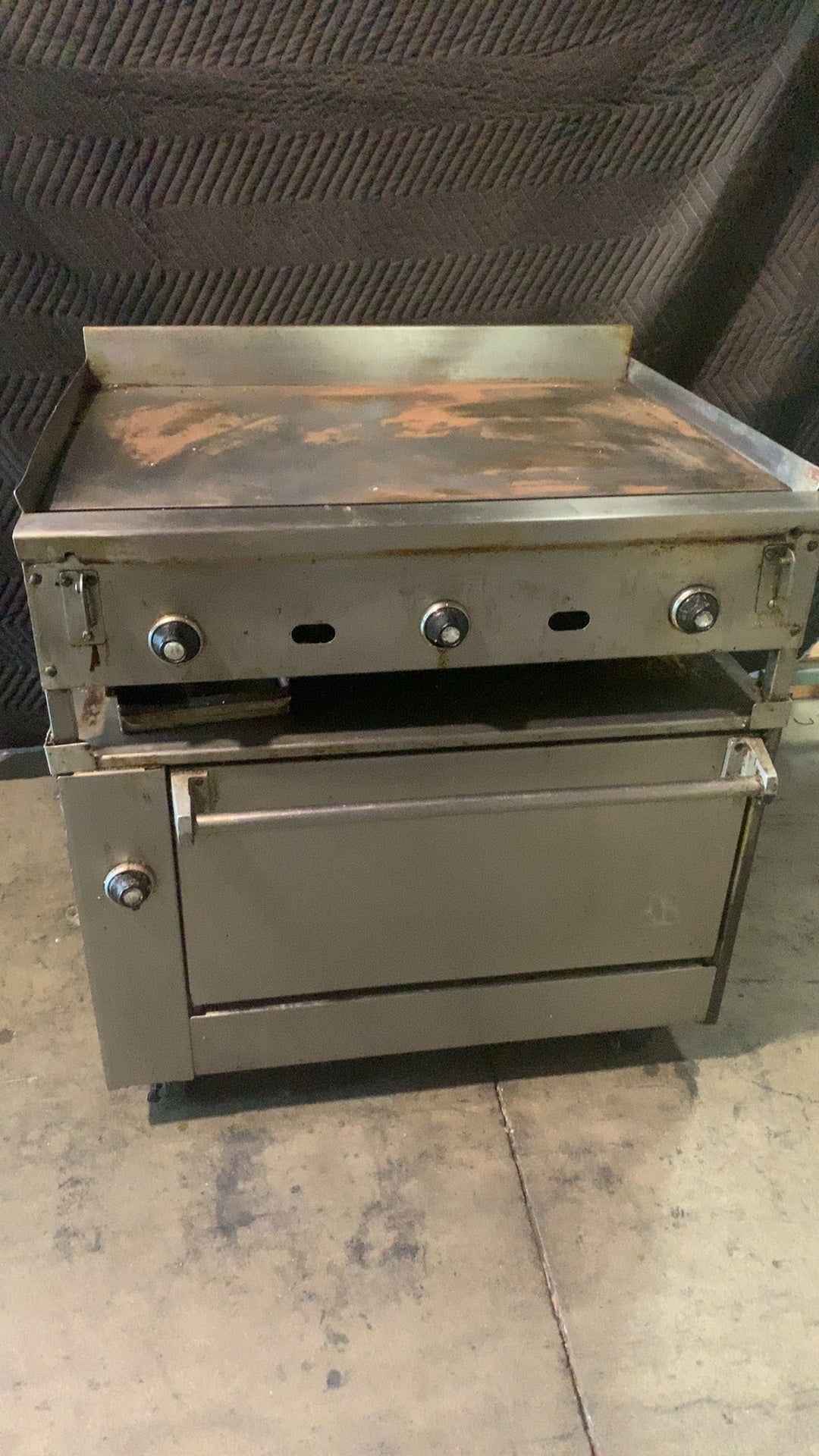 Jade Range JGR-36 Griddle Range, Commercial 3 Burners, Oven Base