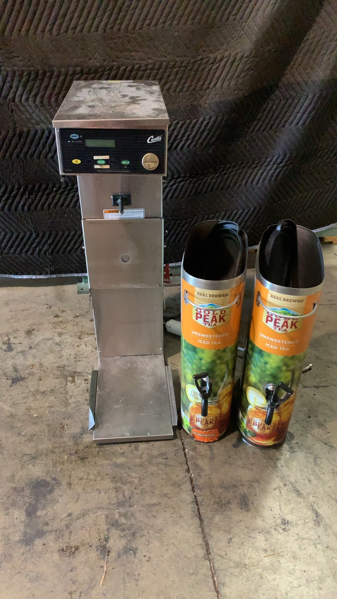Wilbur Curtis Co., Inc. CBS10029 Commercial Automatic Tea Brewer Digital Controls 120V 1 Phase