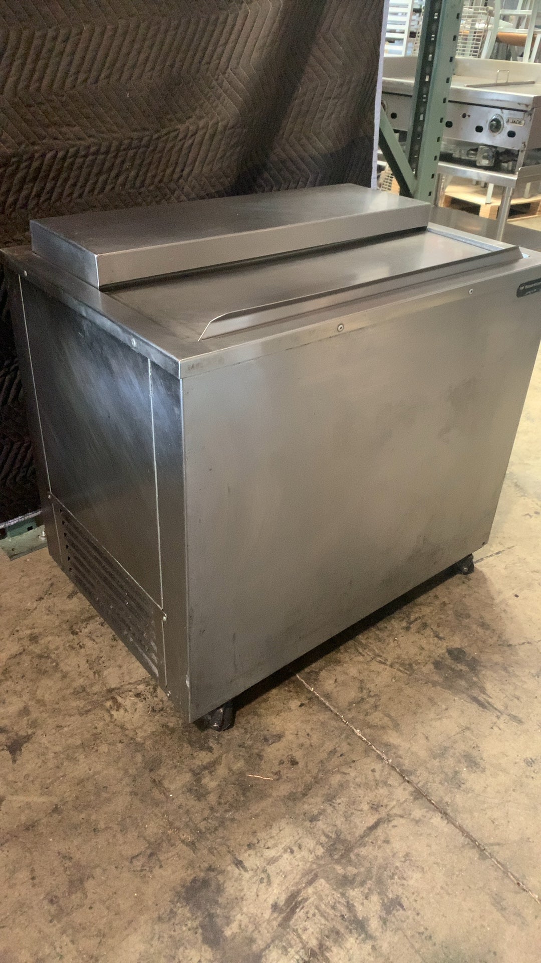 Wasserstrom FR-0452-07-S Refrigerated Well, Open Top Chest Sliding Lid On Casters 115V Single Phase