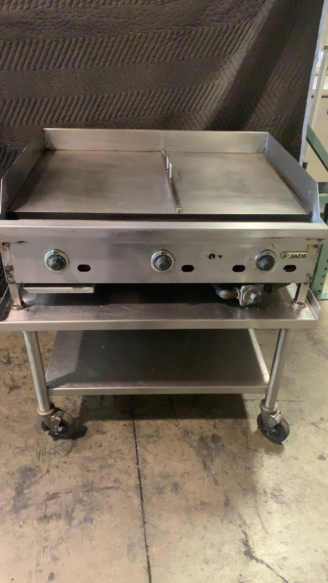 Jade JGRT-36 Griddle, Gas On Wheeled Stand 3 Burners