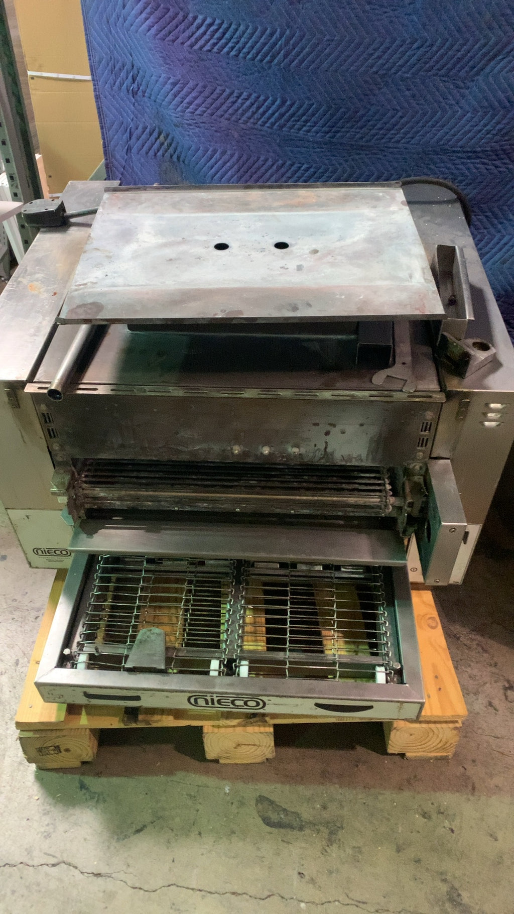 Nieco JF143G Broiler, Conveyor Natural Gas 220V 1PH W Giles Hood System.