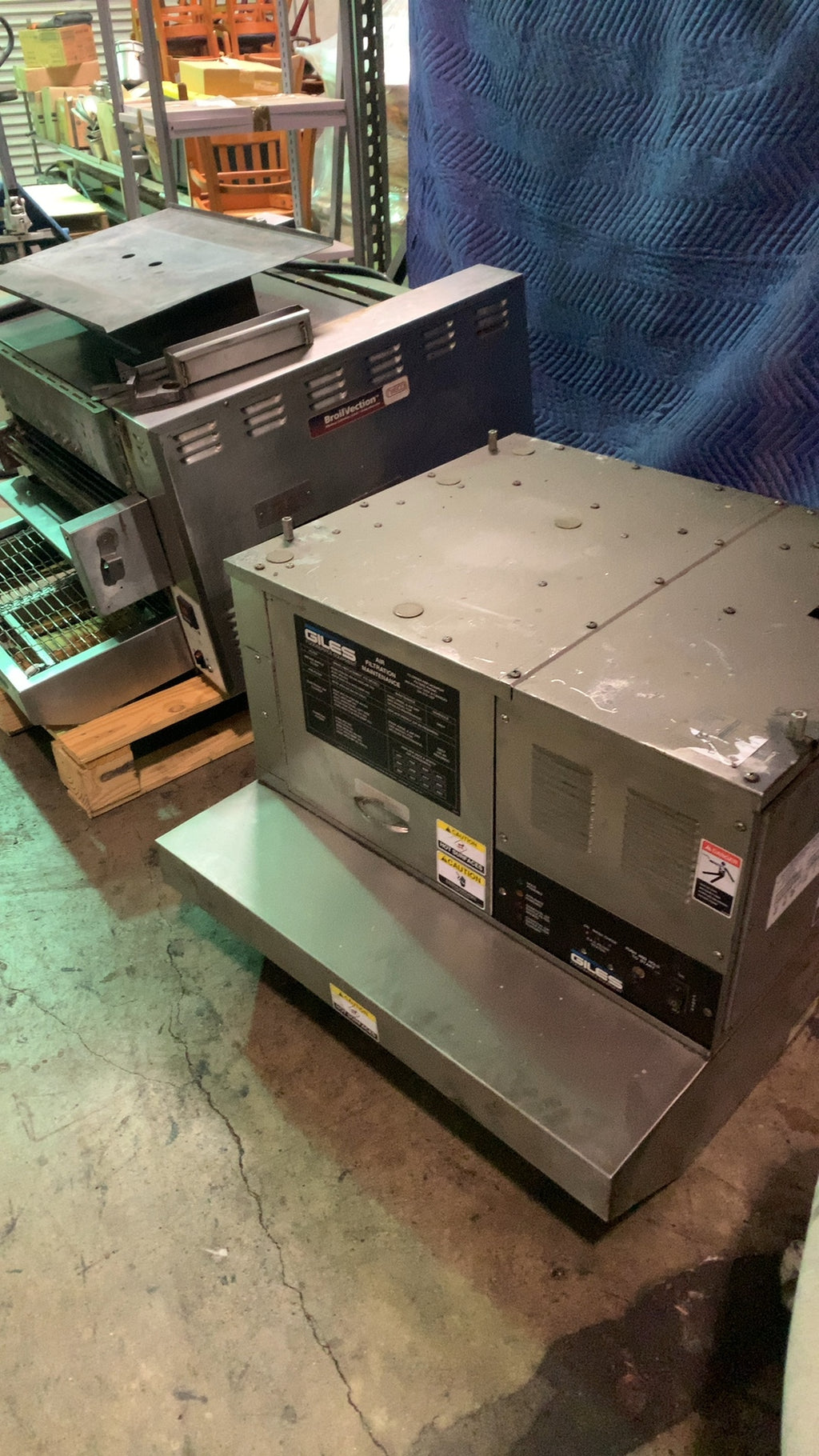 Nieco JF143G Broiler, Conveyor Natural Gas 220V 1PH W Giles Hood System.