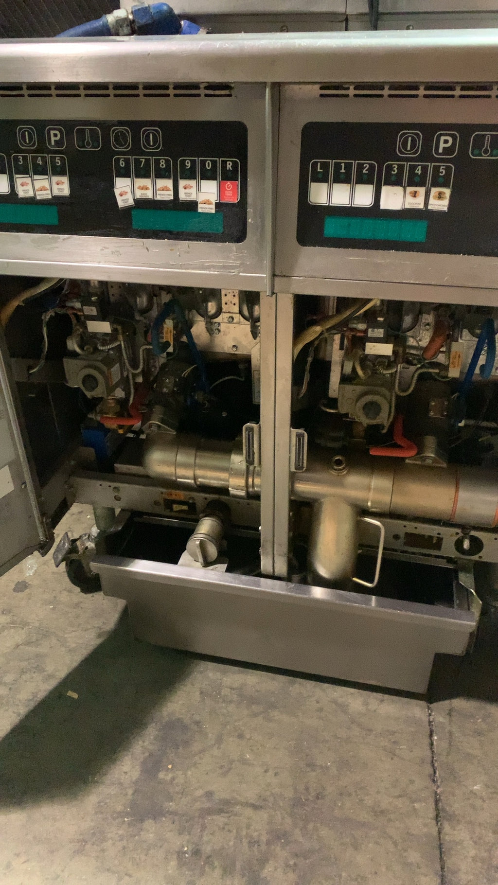 Pitco SGH50 Fryer, Triple Vat Commercial Gas Integrated Filtration Stainless Steel Construction 115V Electric Ignition