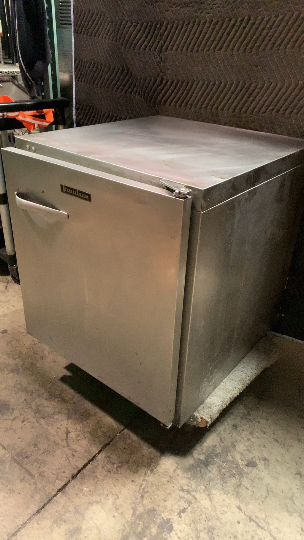 Traulsen ULT27-R Refrigerator, Under Counter 115V NSF Certified