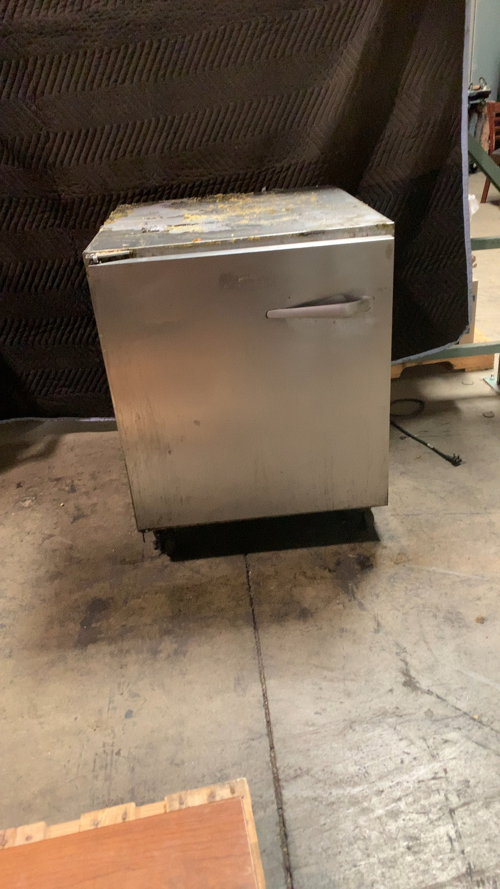 Traulsen ULT27-R Refrigerator, Undercounter Single Door Stainless Steel