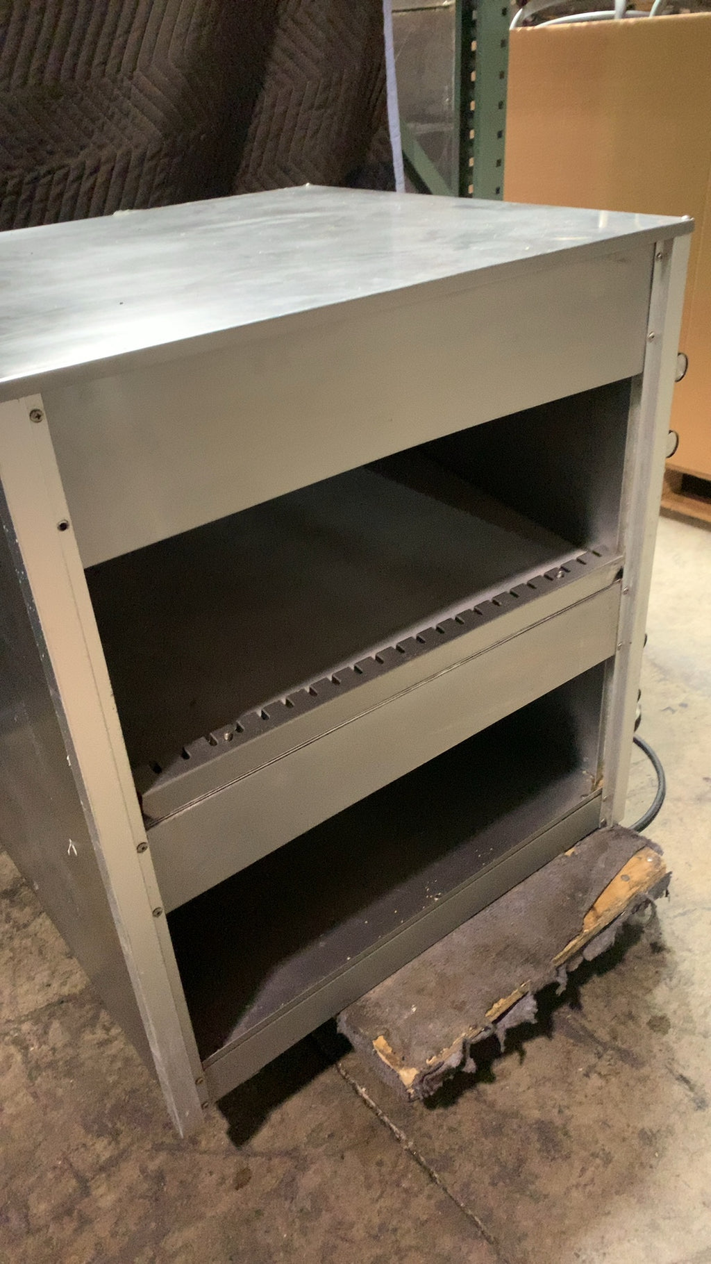 Counter Top Hot Holding Unit. Bottom/Top Heat Controls