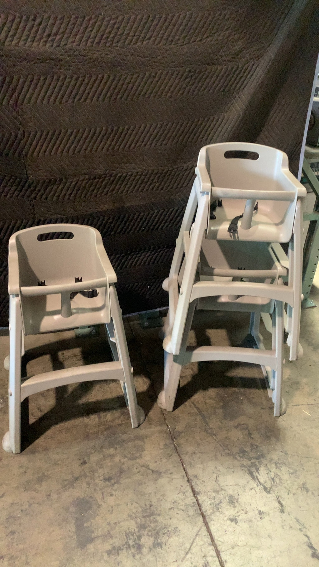 Rubbermaid Commercial Products D90-7806-A1 High Chair, Stackable Commercial Safety Harness