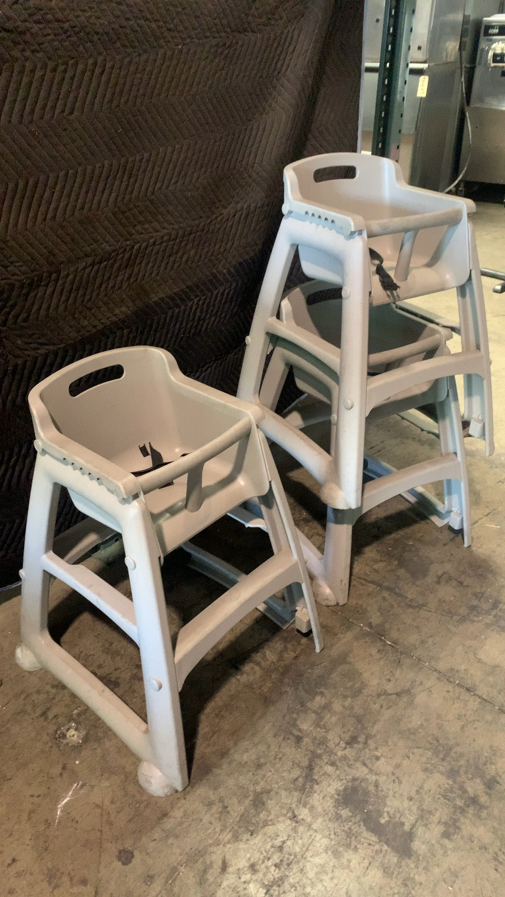 Rubbermaid Commercial Products D90-7806-A1 High Chair, Stackable Commercial Safety Harness