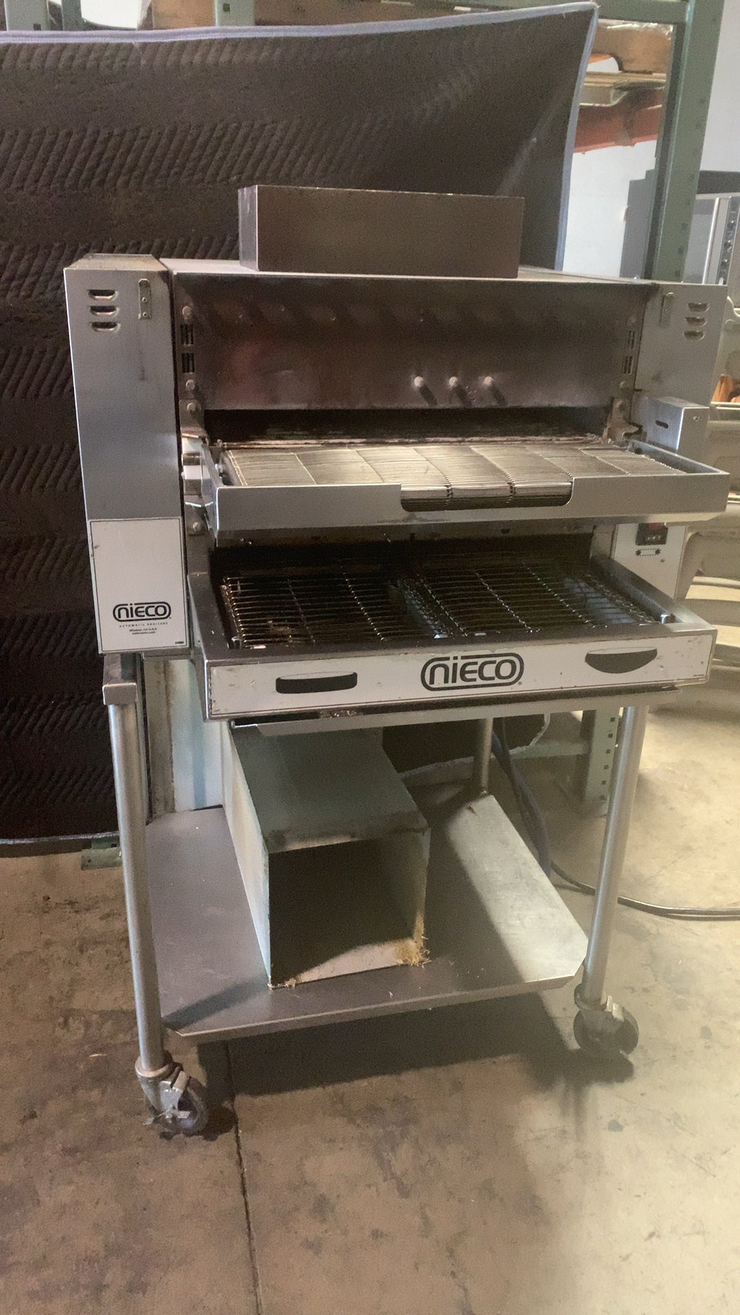 NIECO JF714G Conveyor Broiler, Gas Natural Gas 220V 1PH BroilVection