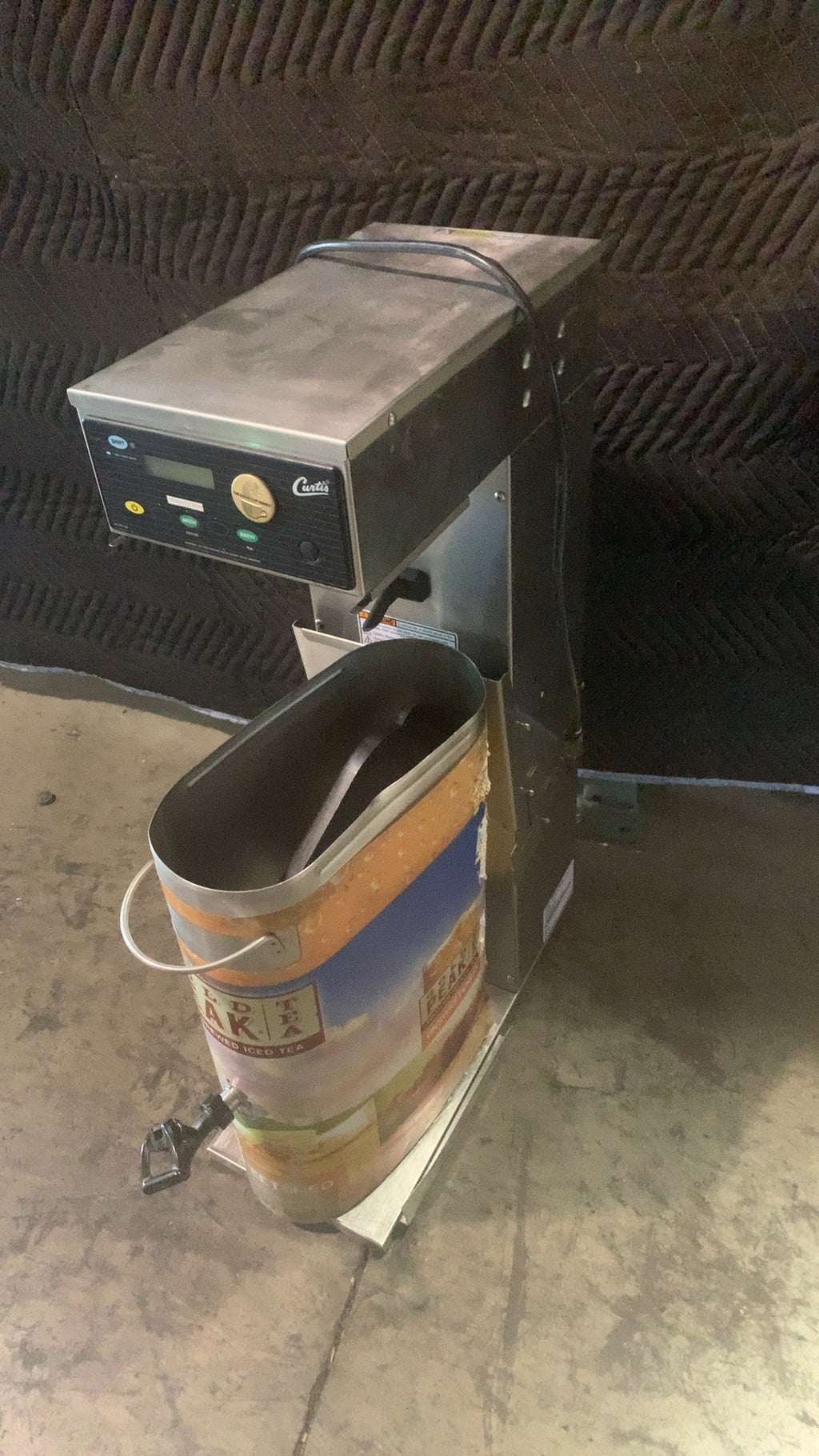 Curtis CBS10029 Commercial Tea and Coffee Brewer Digital Controls Gold Peak Urn Included