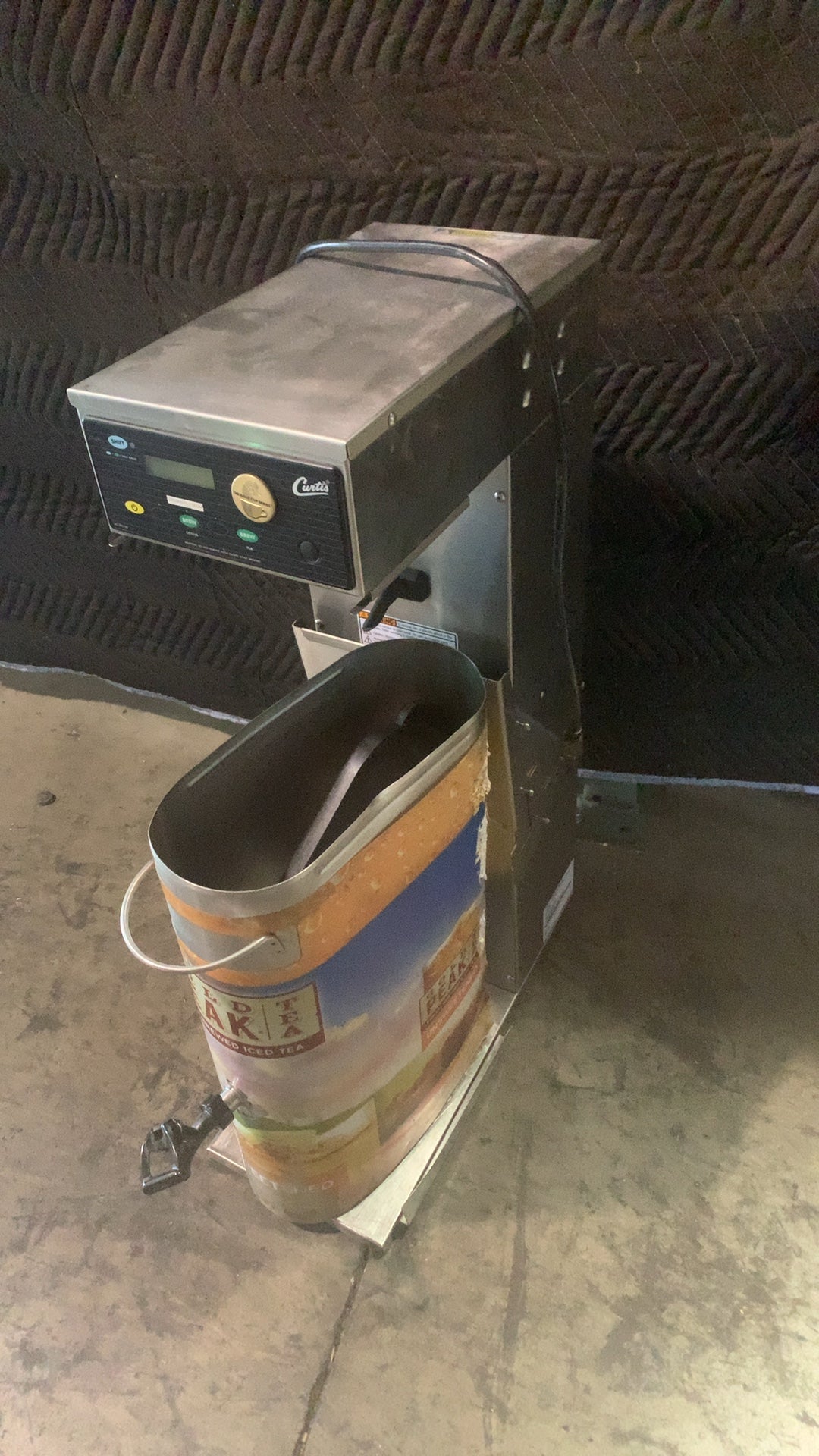 Curtis CBS10029 Commercial Tea and Coffee Brewer Digital Controls Gold Peak Urn Included