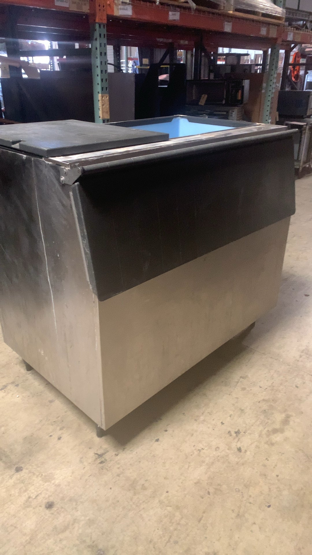 Hoshizaki B-900SF Ice Storage Bin Hinged Top Blue Lined Interior