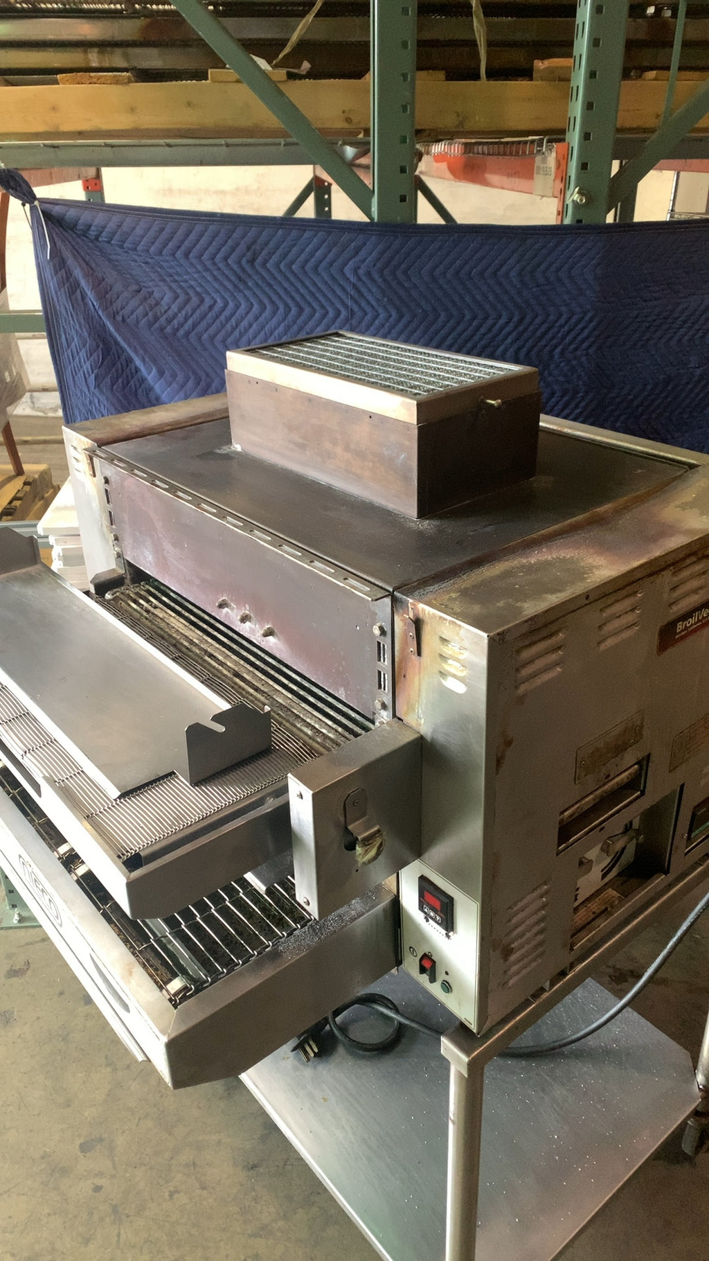 NIECO JF14G Conveyor Broiler, Natural Gas 220V 1PH 12AMP with Wheels