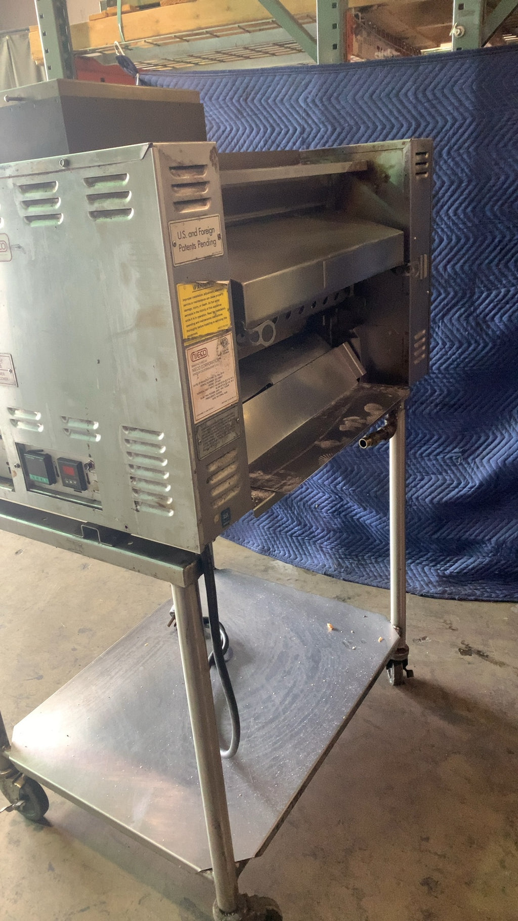 NIECO JF14G Conveyor Broiler, Natural Gas 220V 1PH 12AMP with Wheels