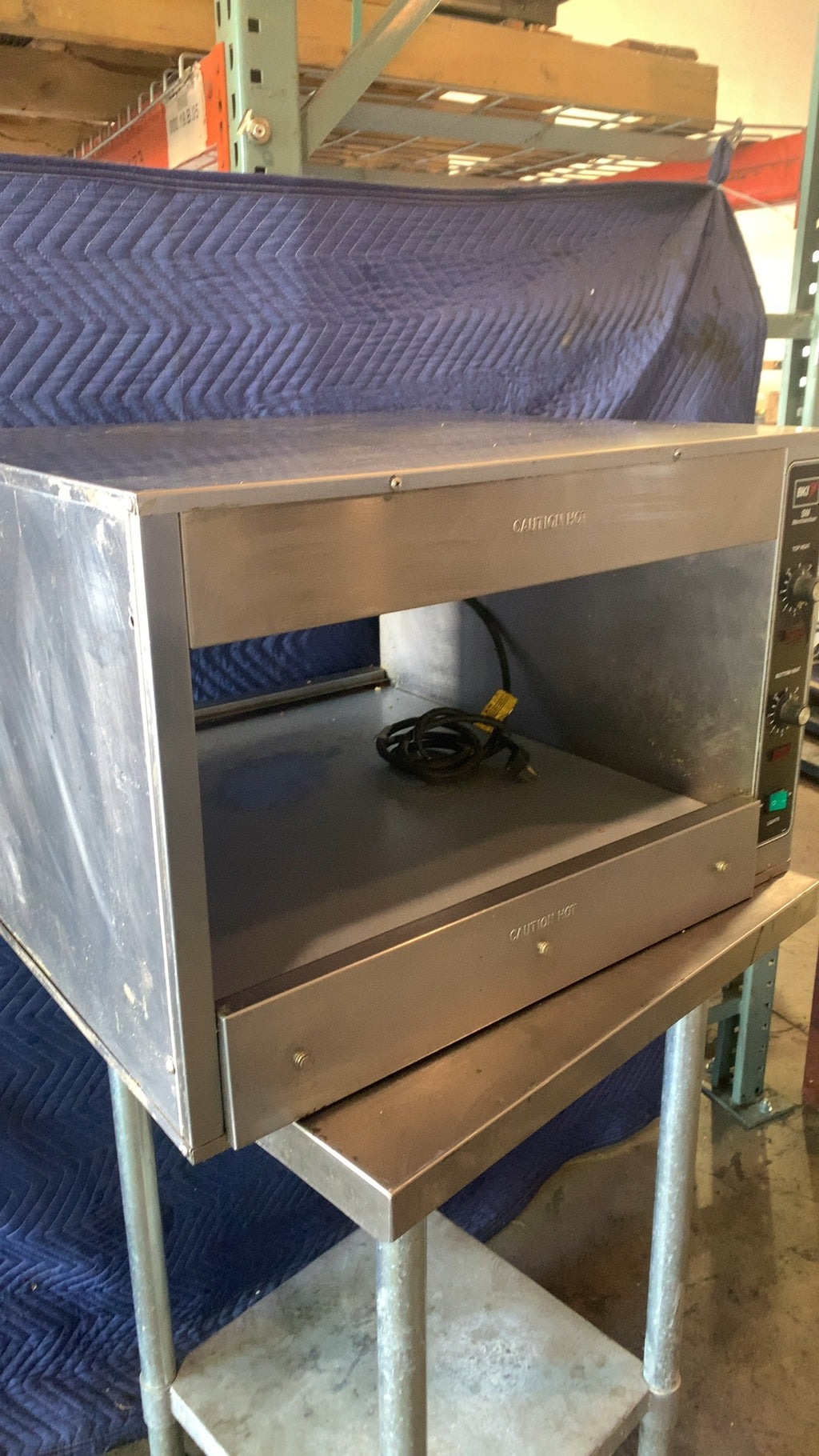 BKI SM Merchandiser Heated Display, Countertop Top and Bottom Heat Lights