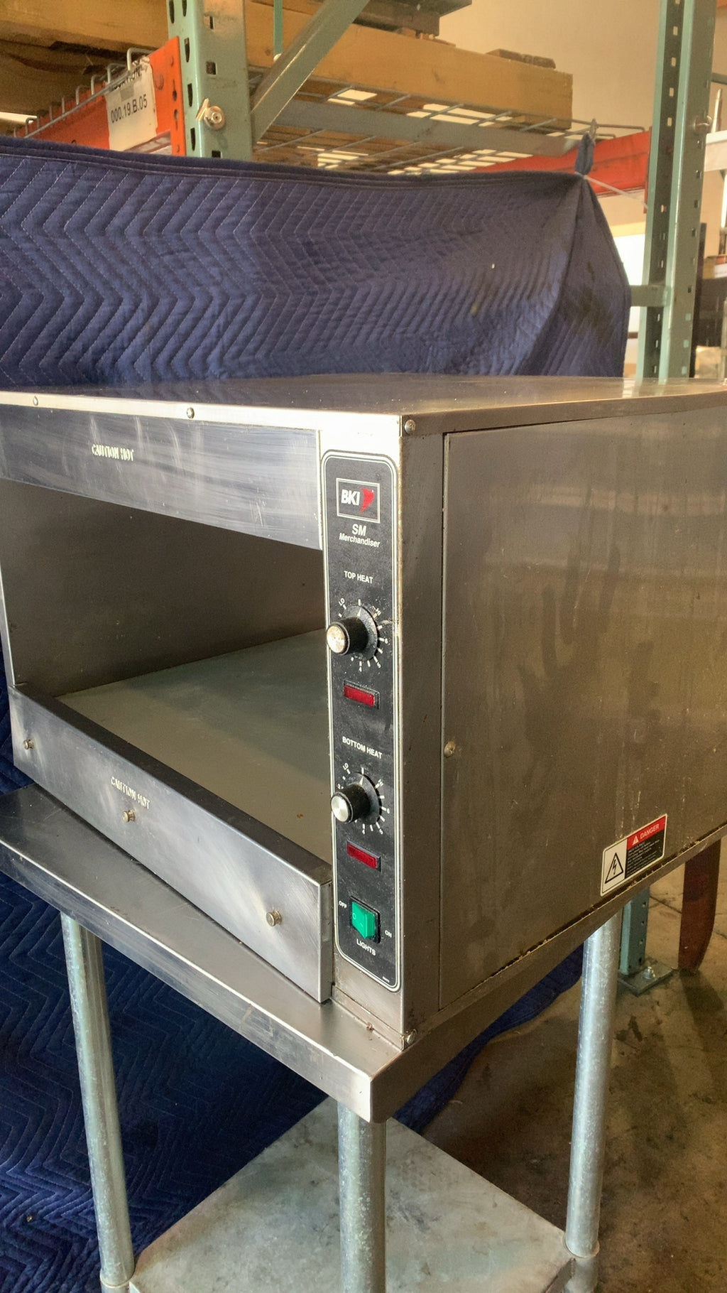 BKI SM Merchandiser Heated Display, Countertop Top and Bottom Heat Lights