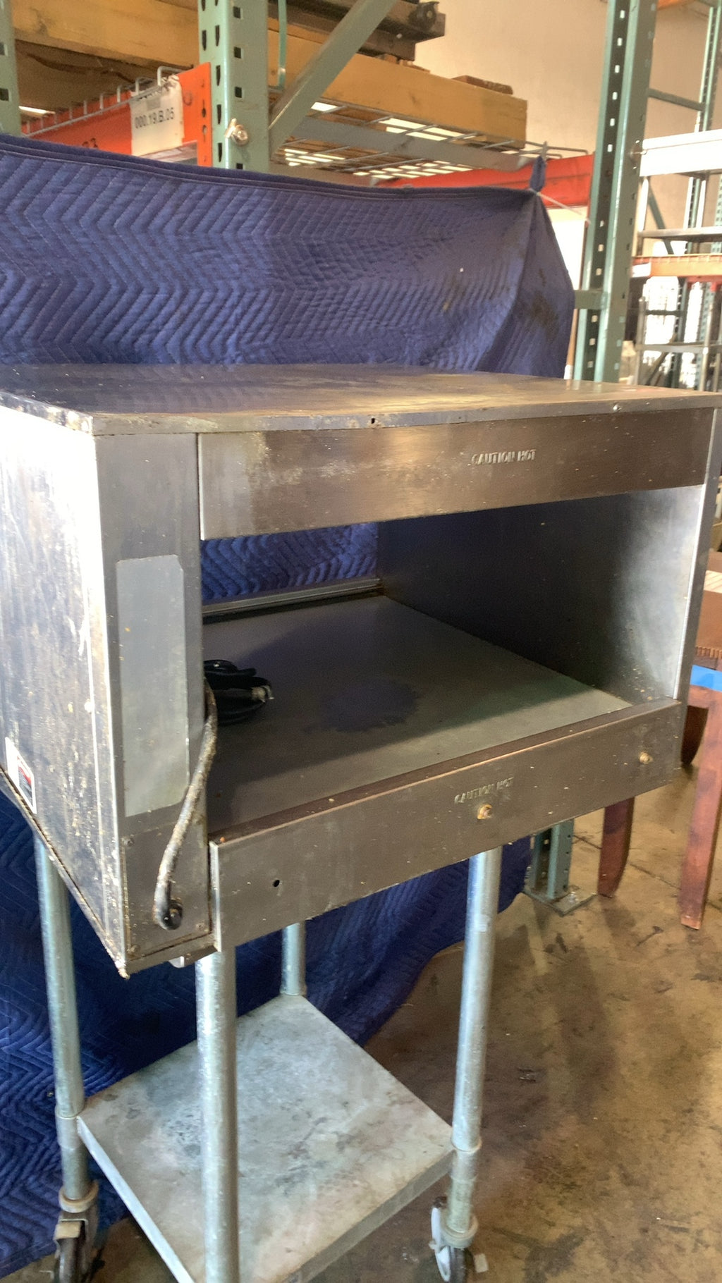 BKI SM Merchandiser Heated Display, Countertop Top and Bottom Heat Lights