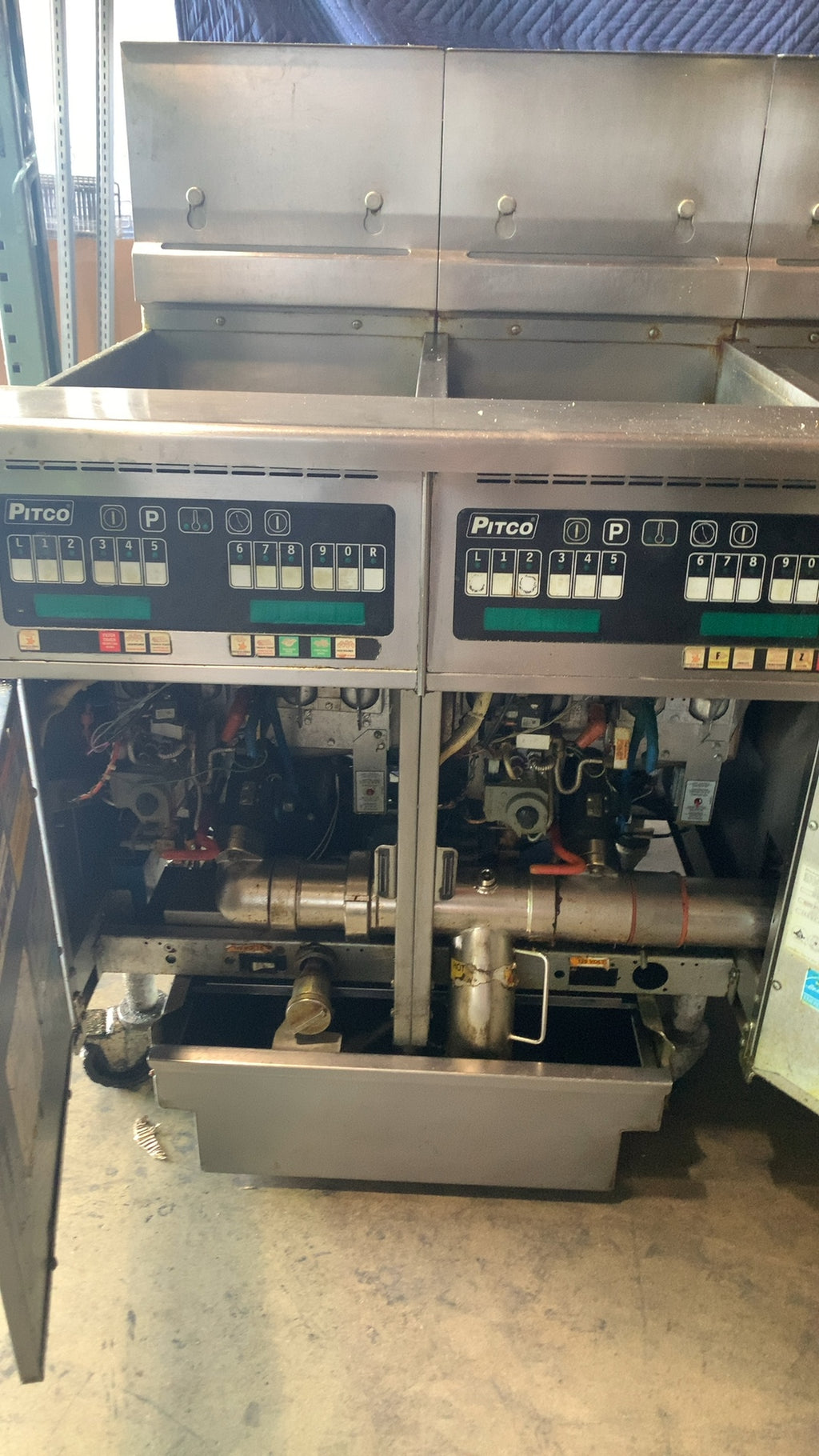 Pitco SGH50 Deep Fryer, Triple Vat, Gas Automatic Filtration Digital Controls