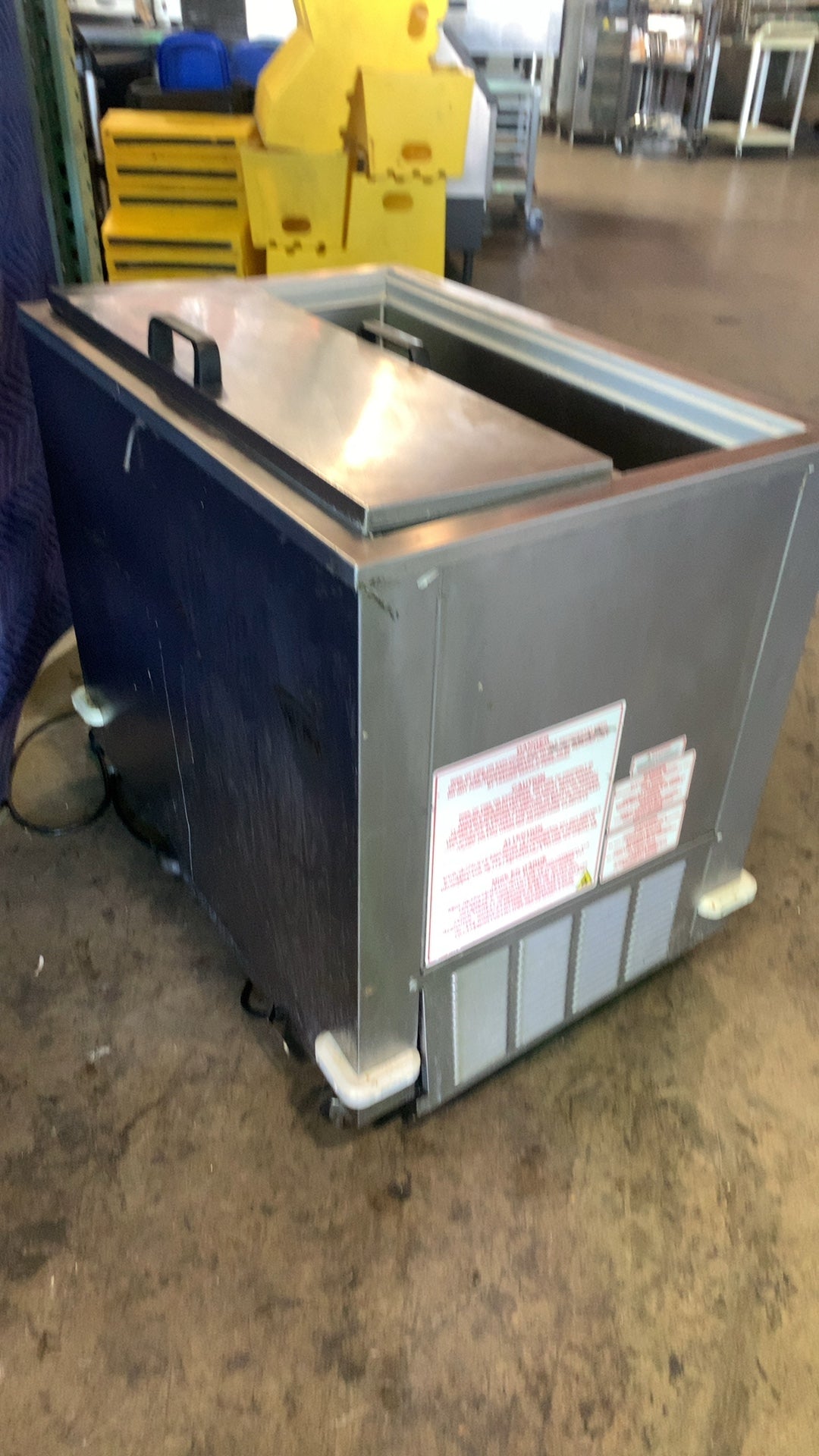 Silver King SKFM34-ELUSS Commercial Freezer, Chest Style 120V